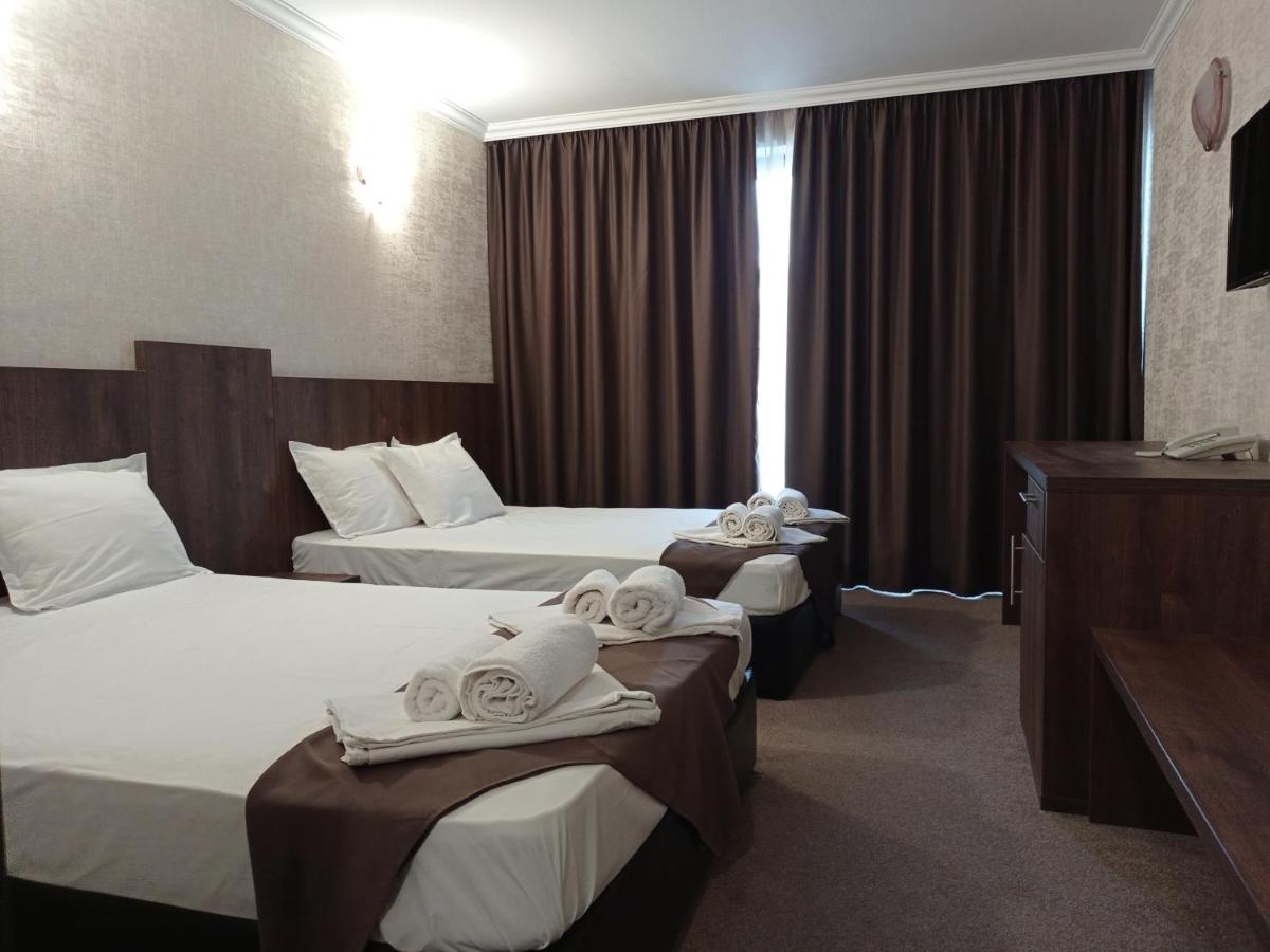 Quadruple Room with Balcony - Photo 1