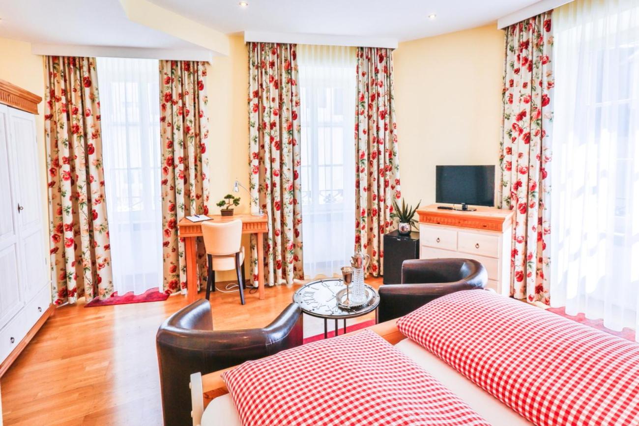 Standard Double Room - Photo 12