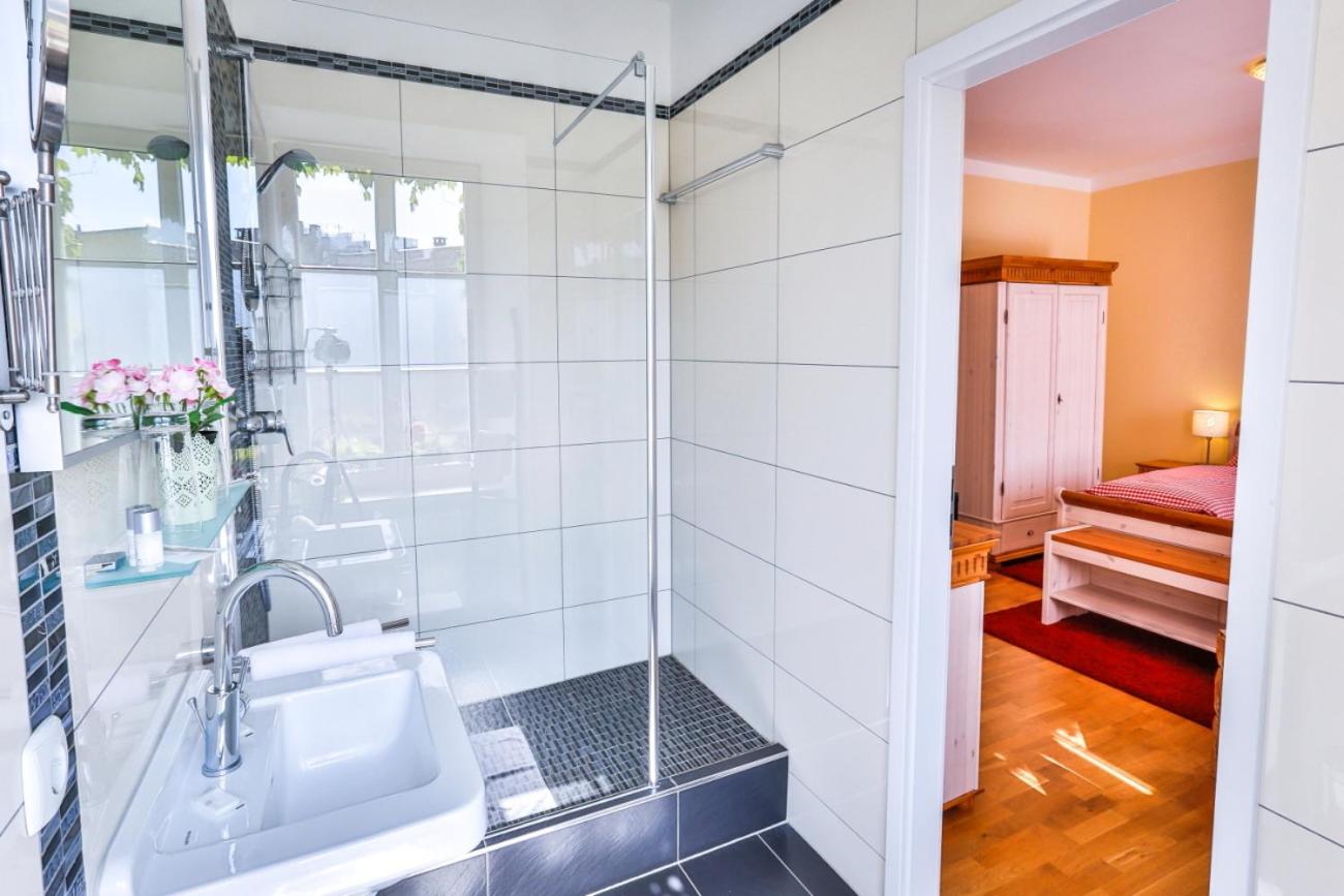 Standard Double Room - Photo 8