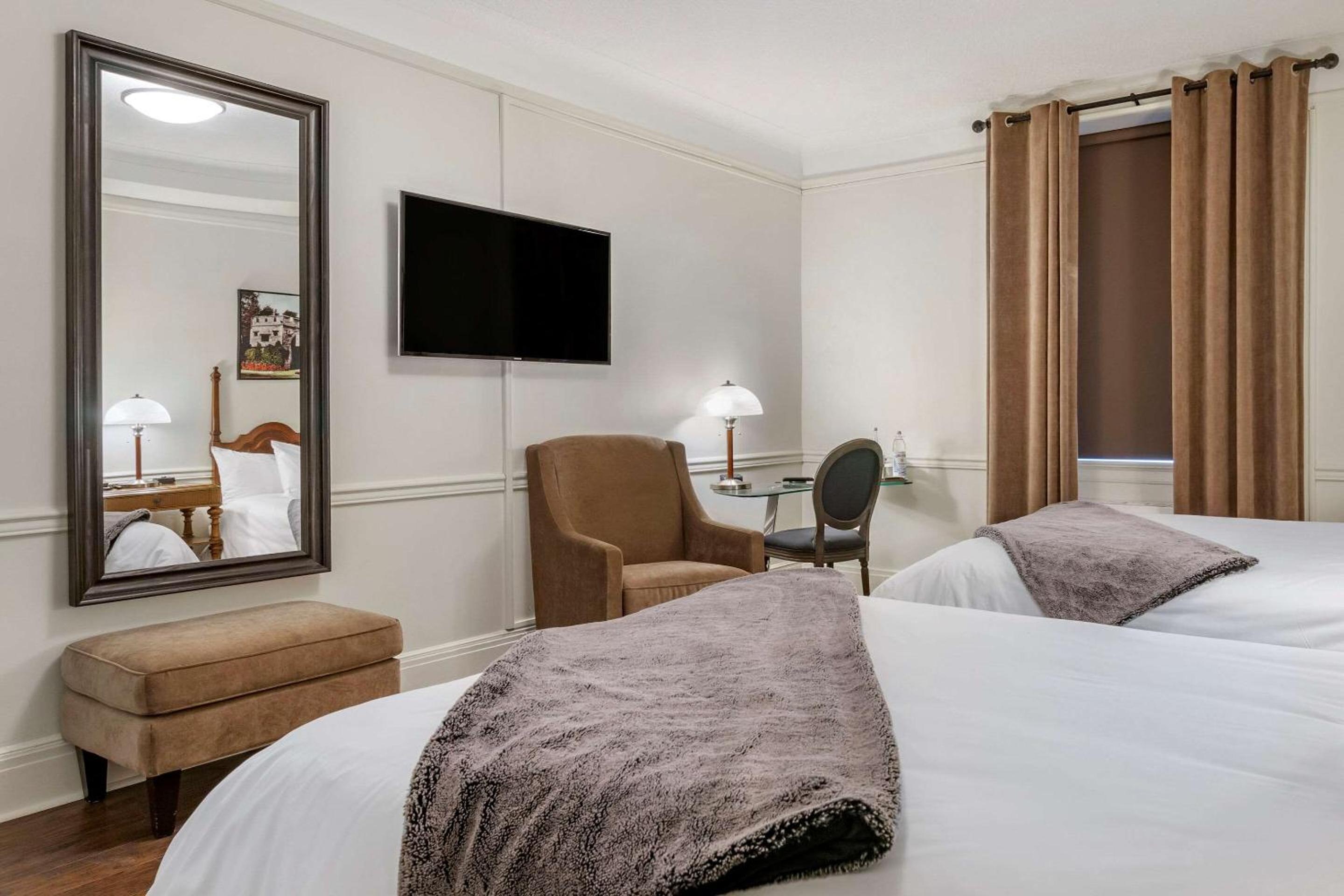Double Room with Two Double Beds - Non-Smoking - Photo 7