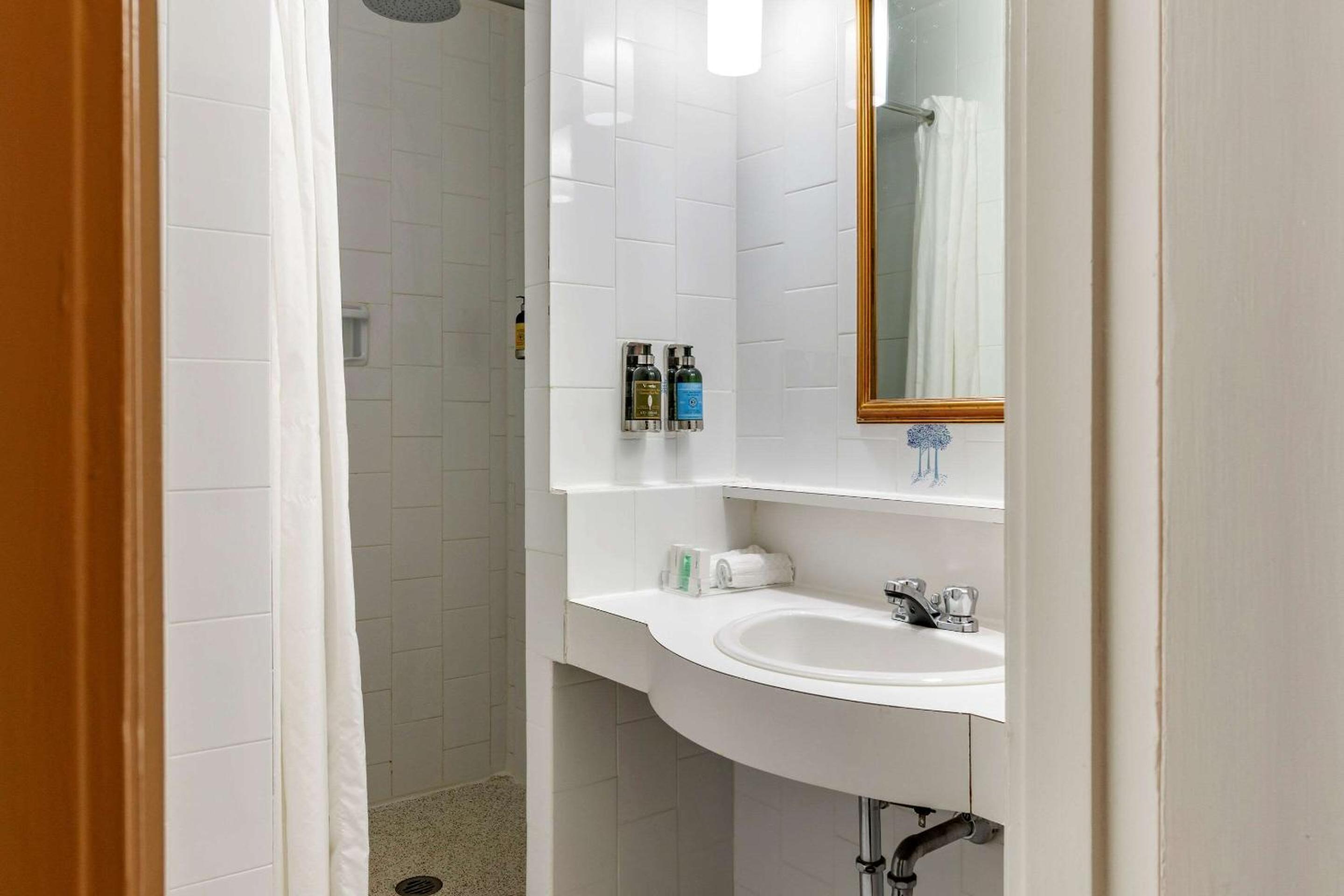 Double Room with Two Double Beds - Non-Smoking - Photo 5