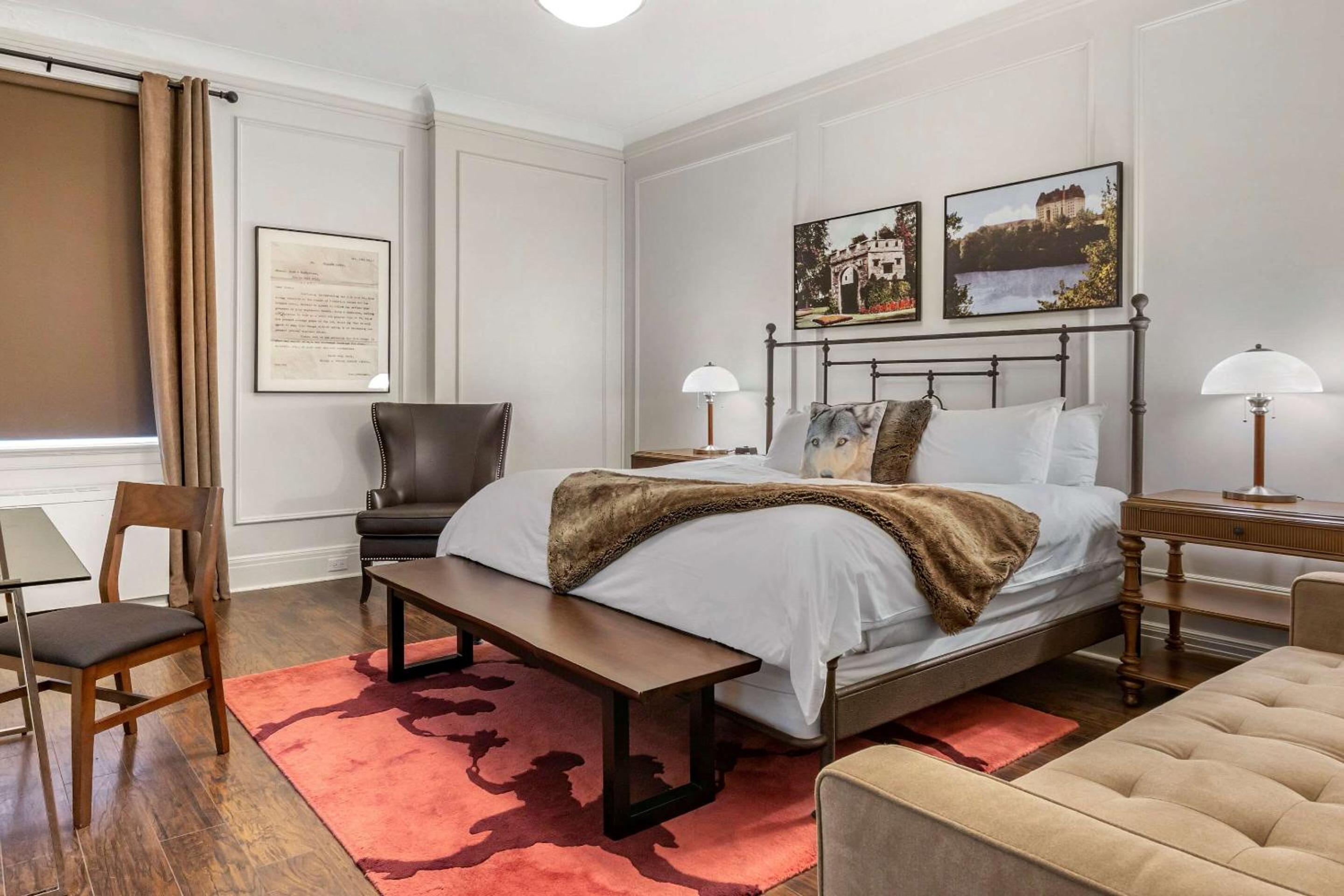 King Room - Non-Smoking - Photo 6