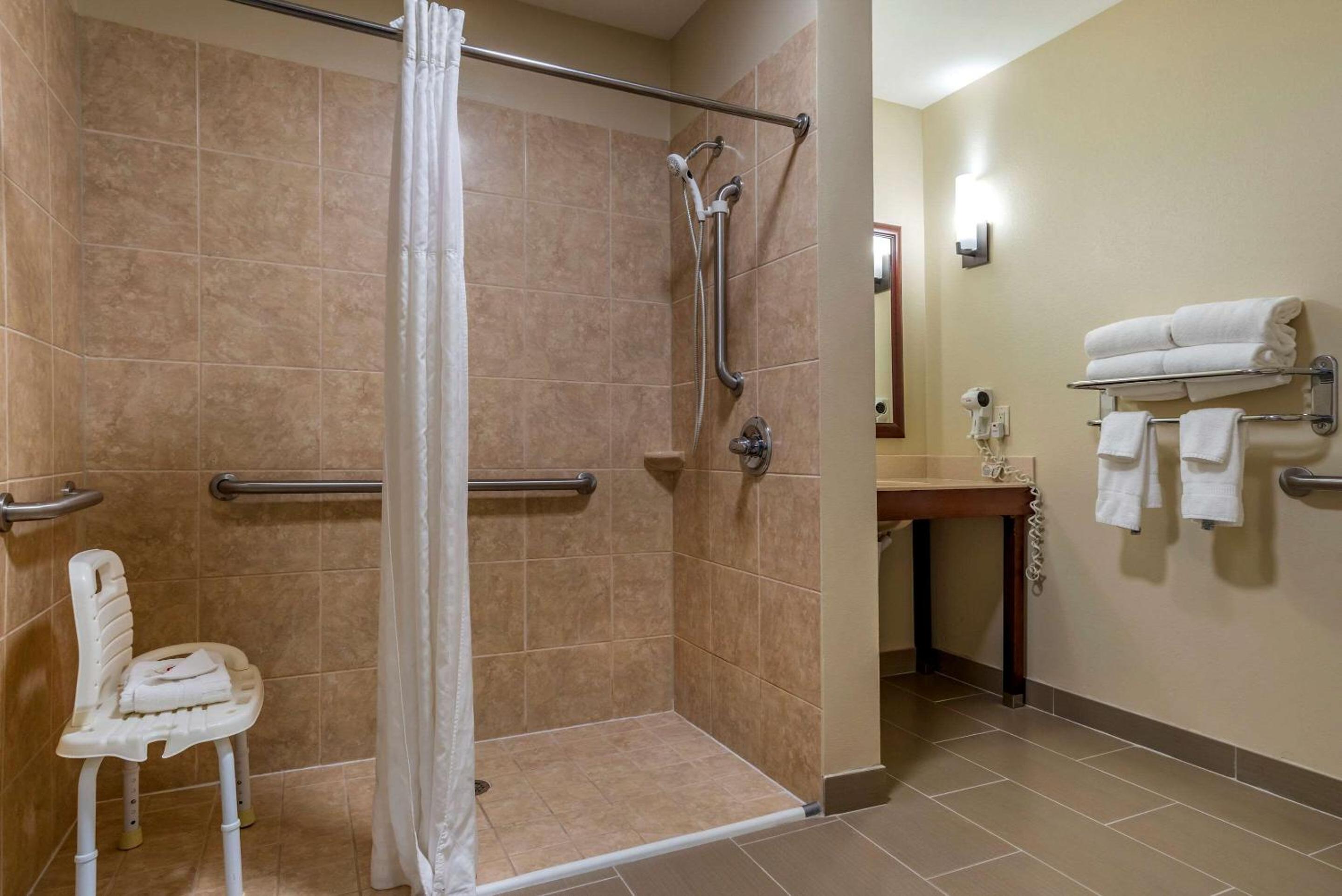 King Suite - Accessible/Non-Smoking - Photo 2