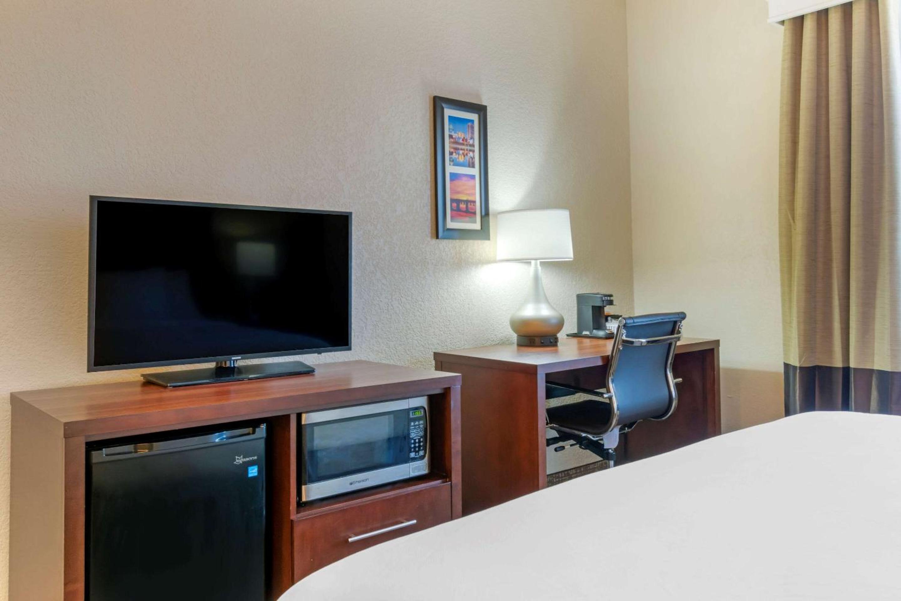 Business King Room - Non-Smoking - Photo 3