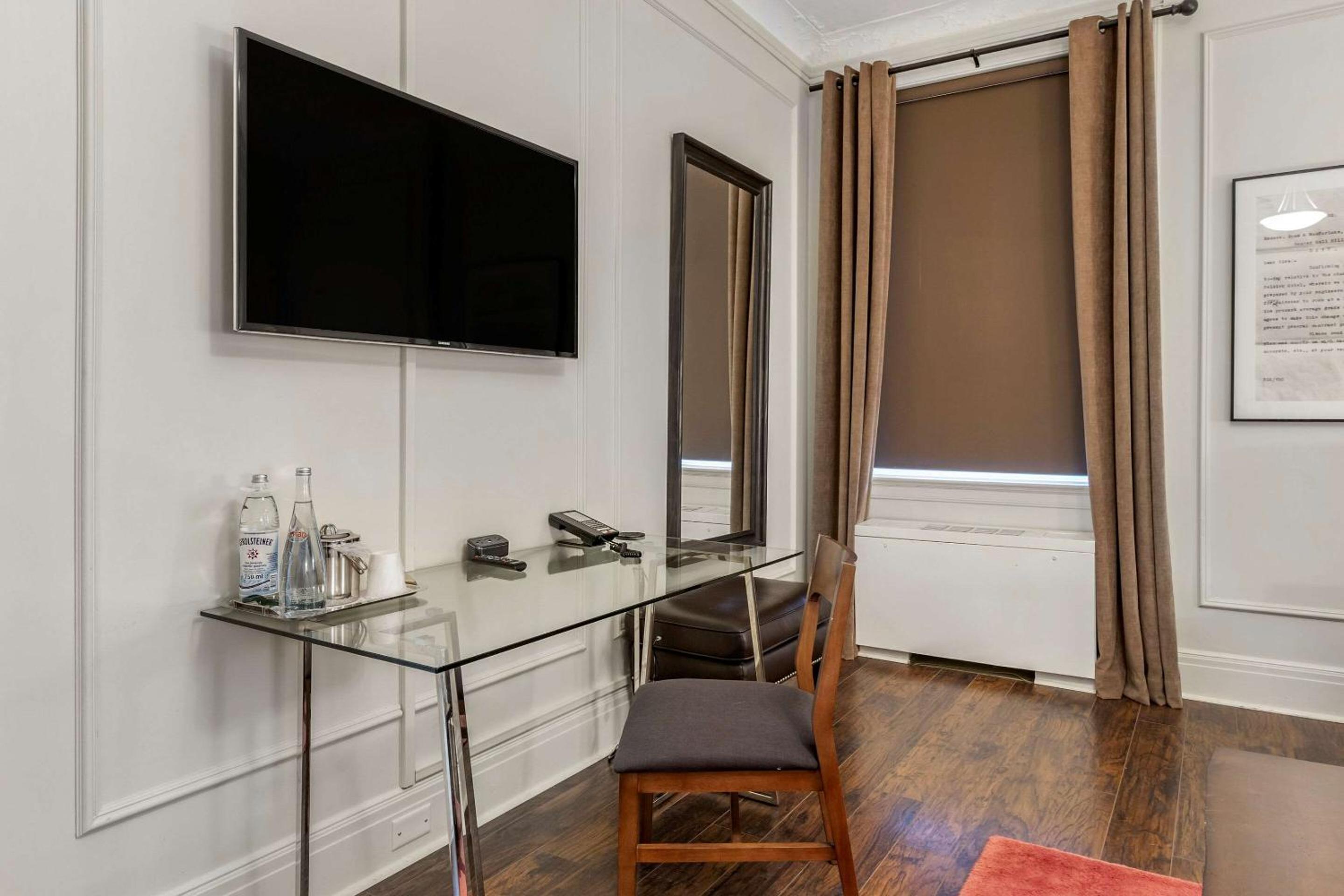 King Room - Non-Smoking - Photo 4