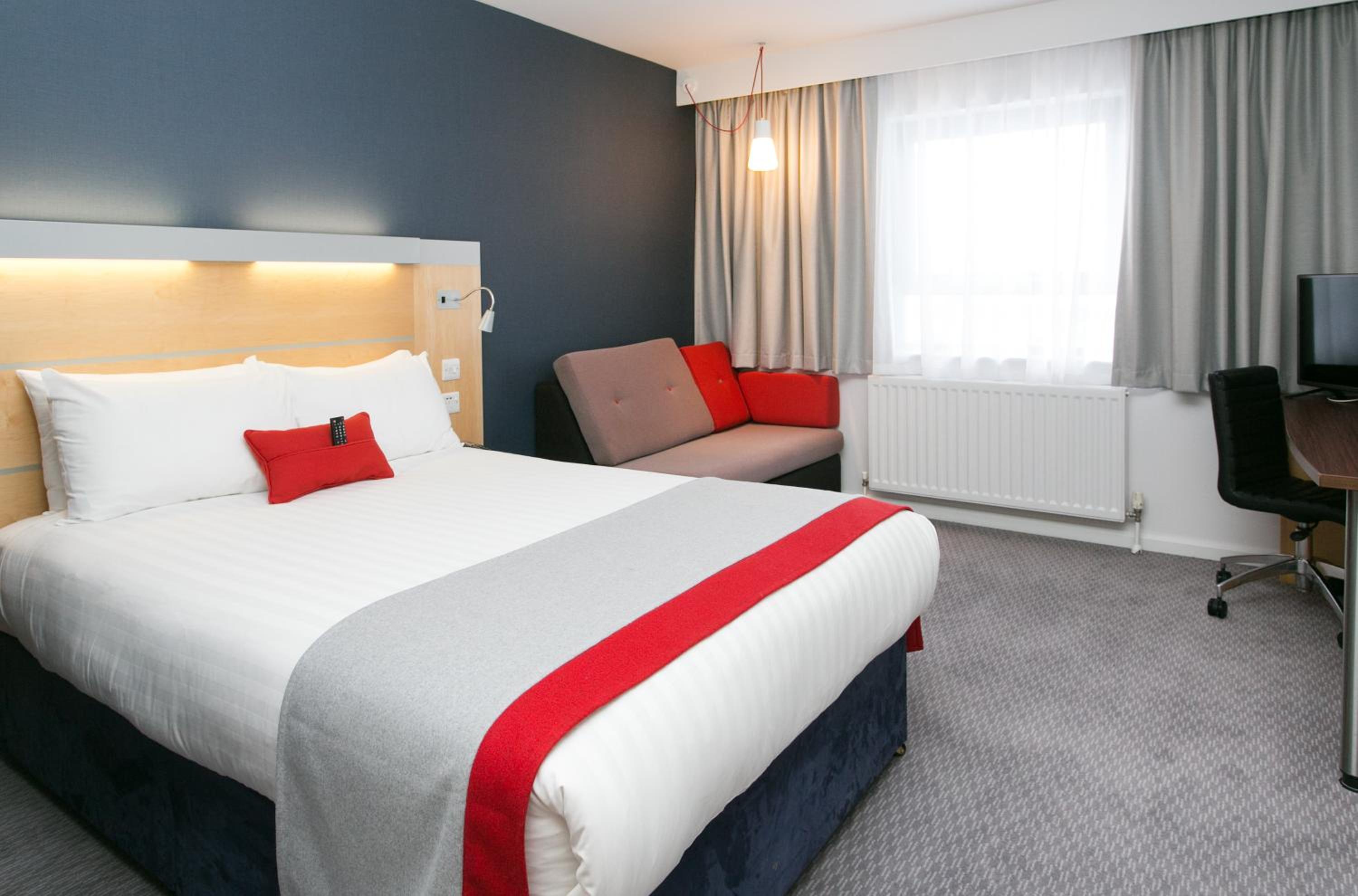 Standard Room with Free Hot Breakfast - Photo 3