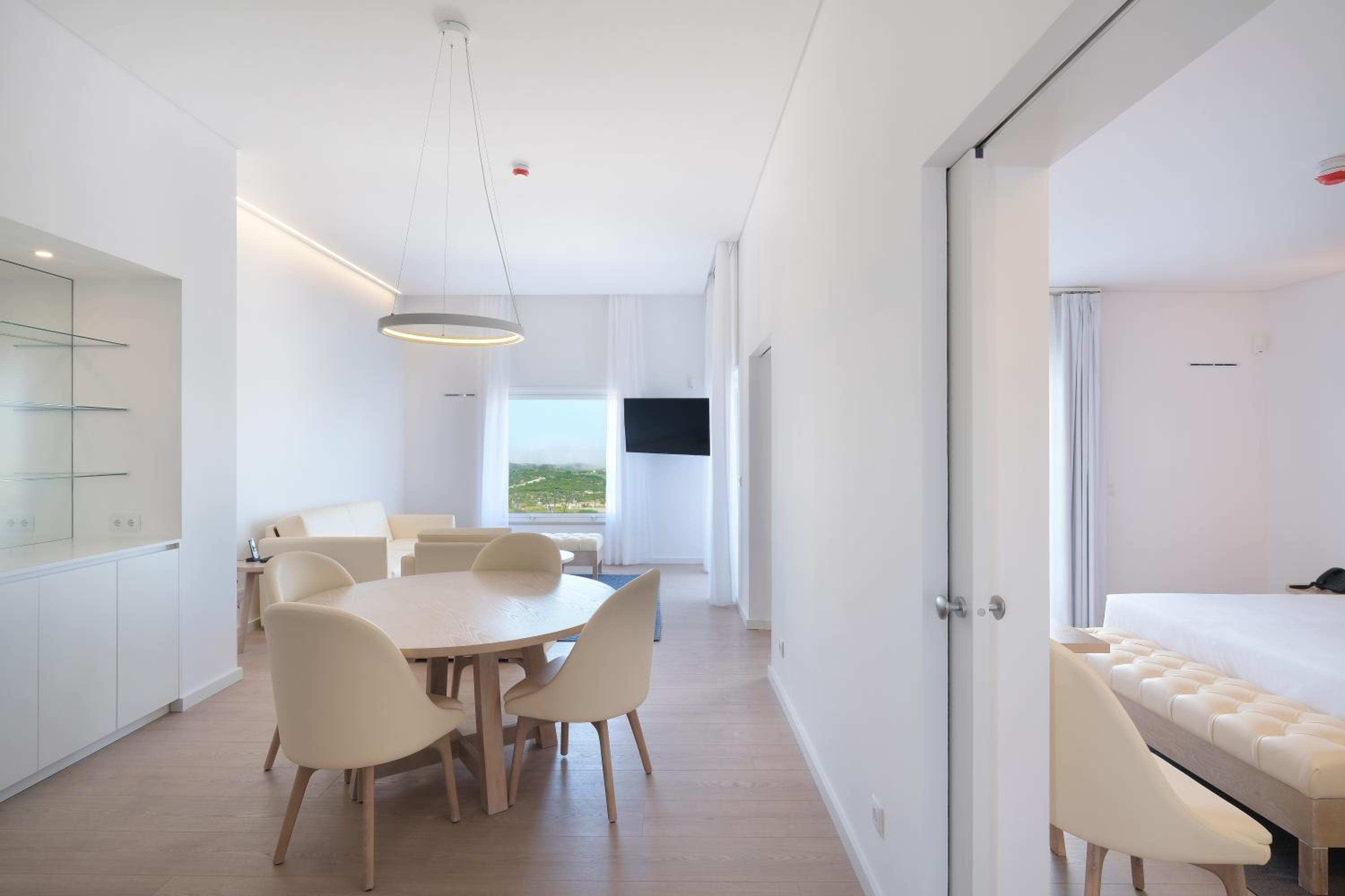 One-Bedroom Apartment thumbnail 6