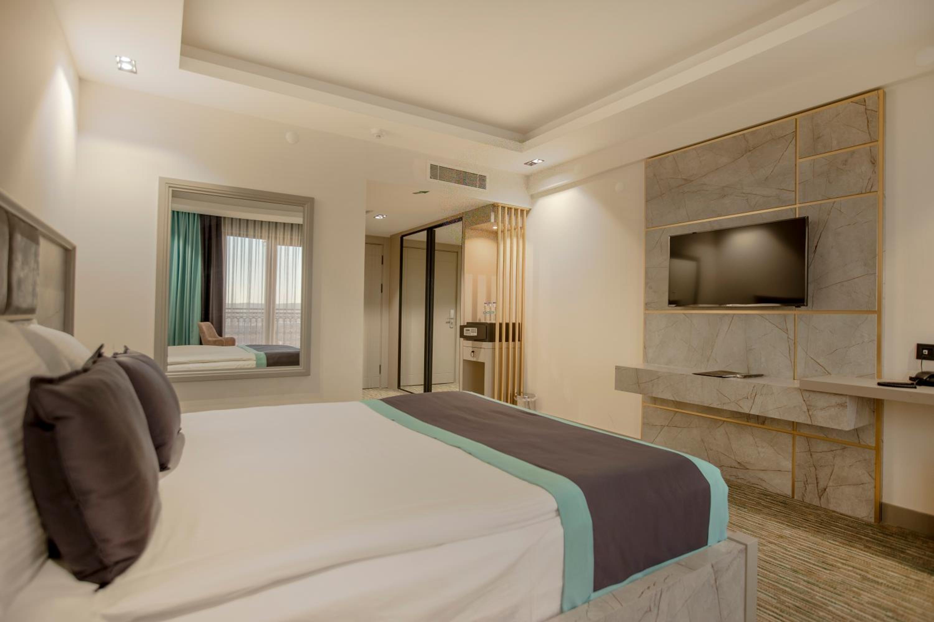 Standard Double Room - Photo 10