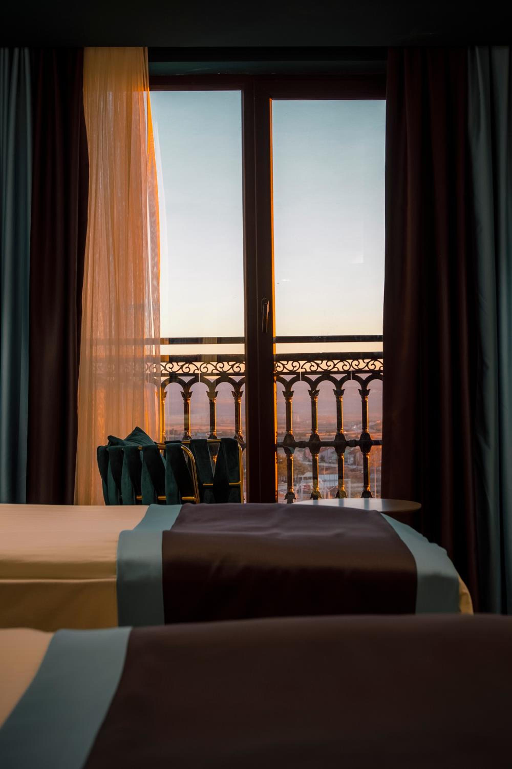 Standard Double Room - Photo 16
