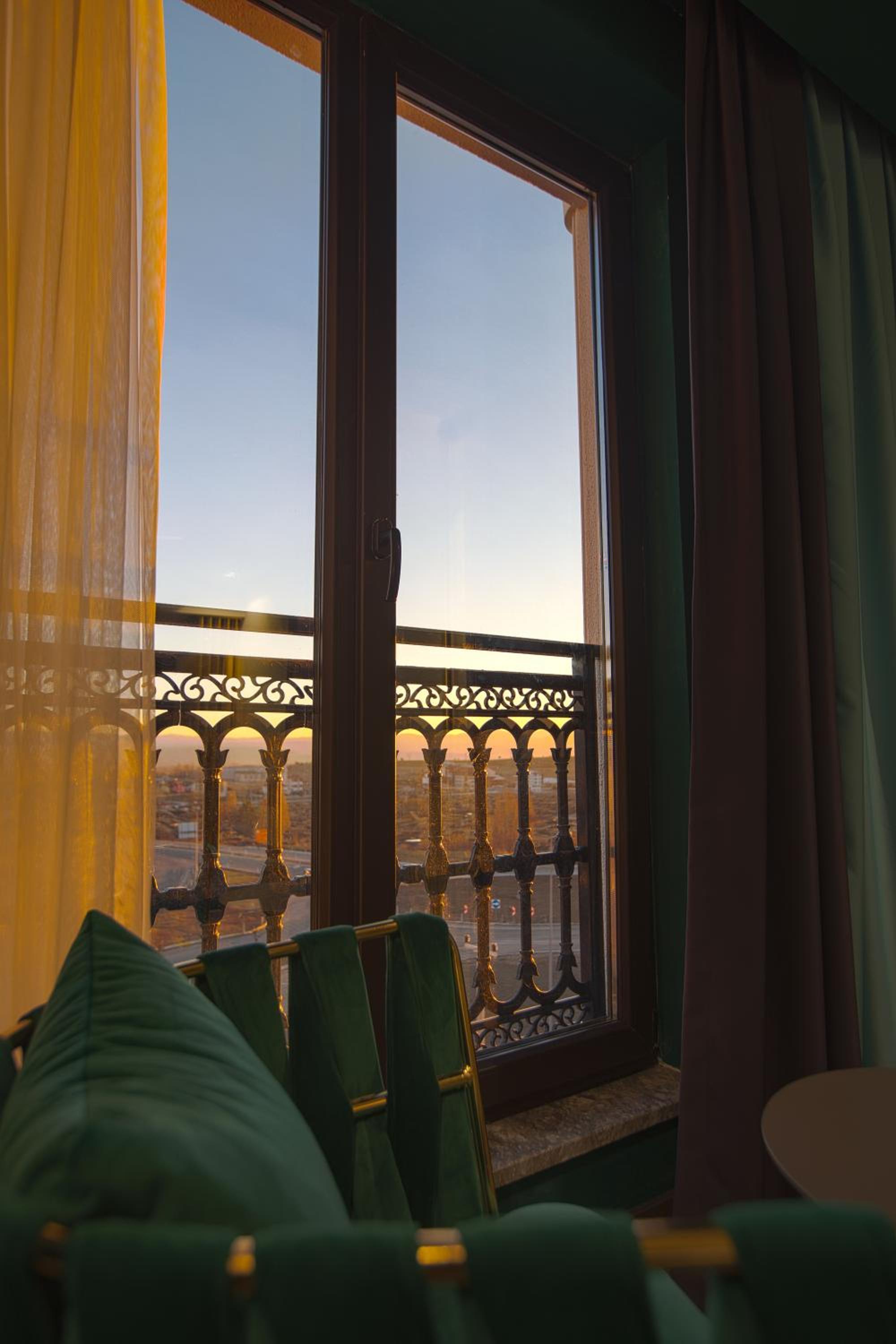 Standard Double Room - Photo 15