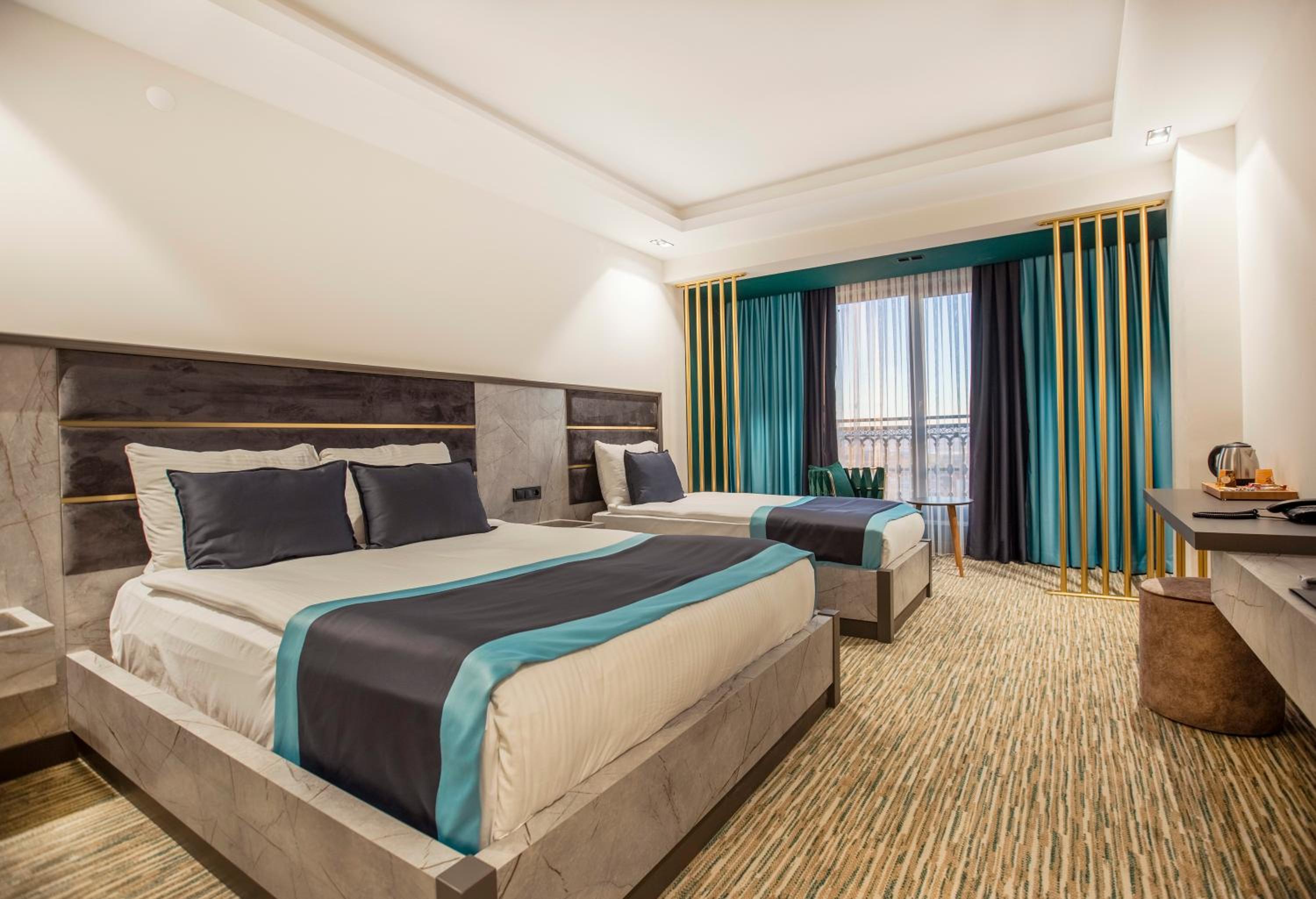 Standard Double Room - Photo 13