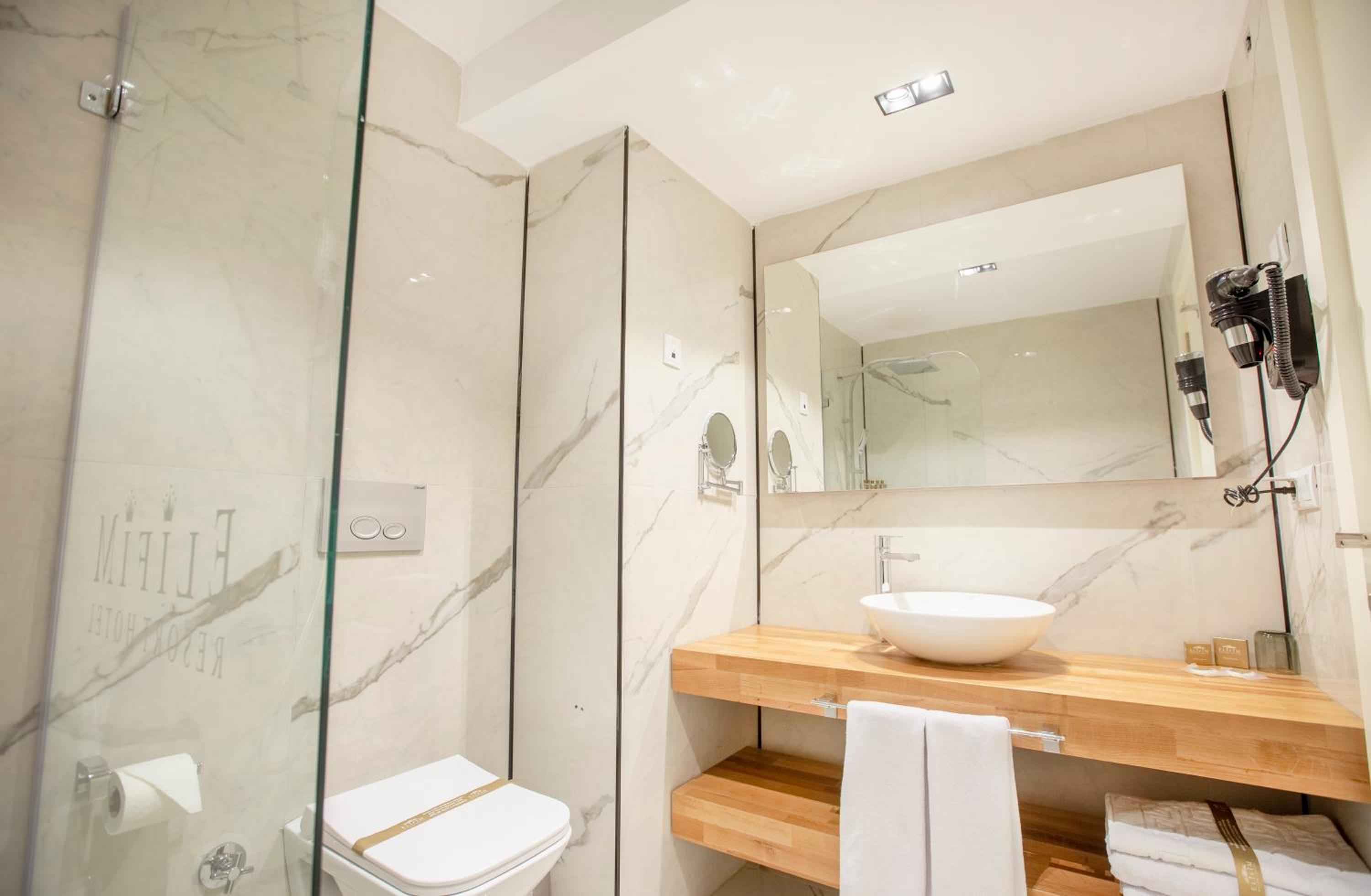 Standard Double Room - Photo 22