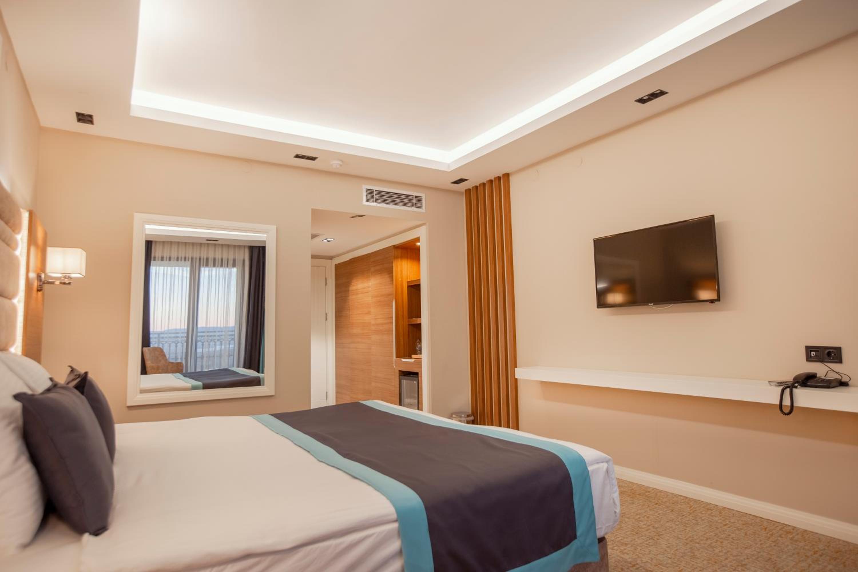Standard Double Room - Photo 21