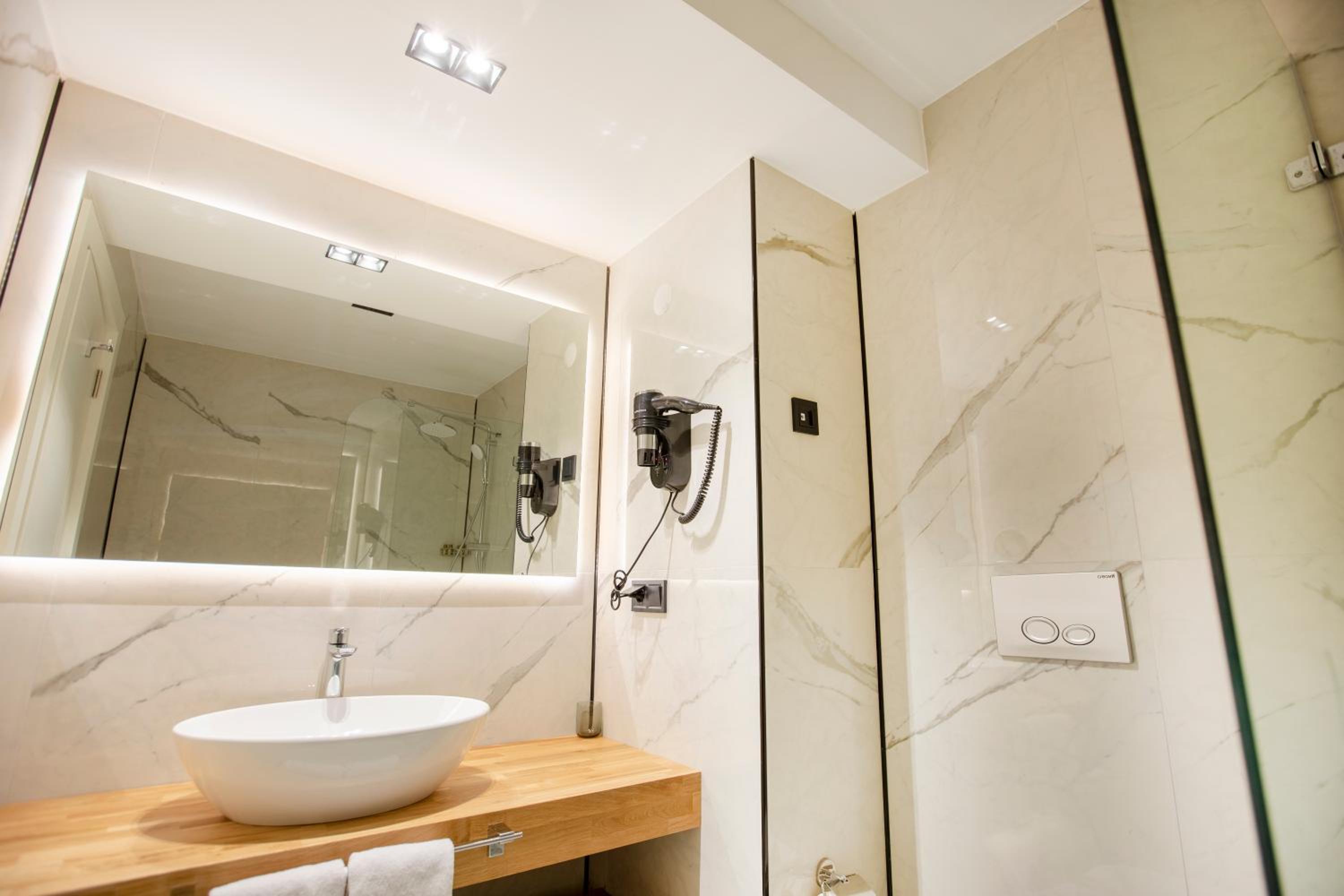 Standard Double Room - Photo 28