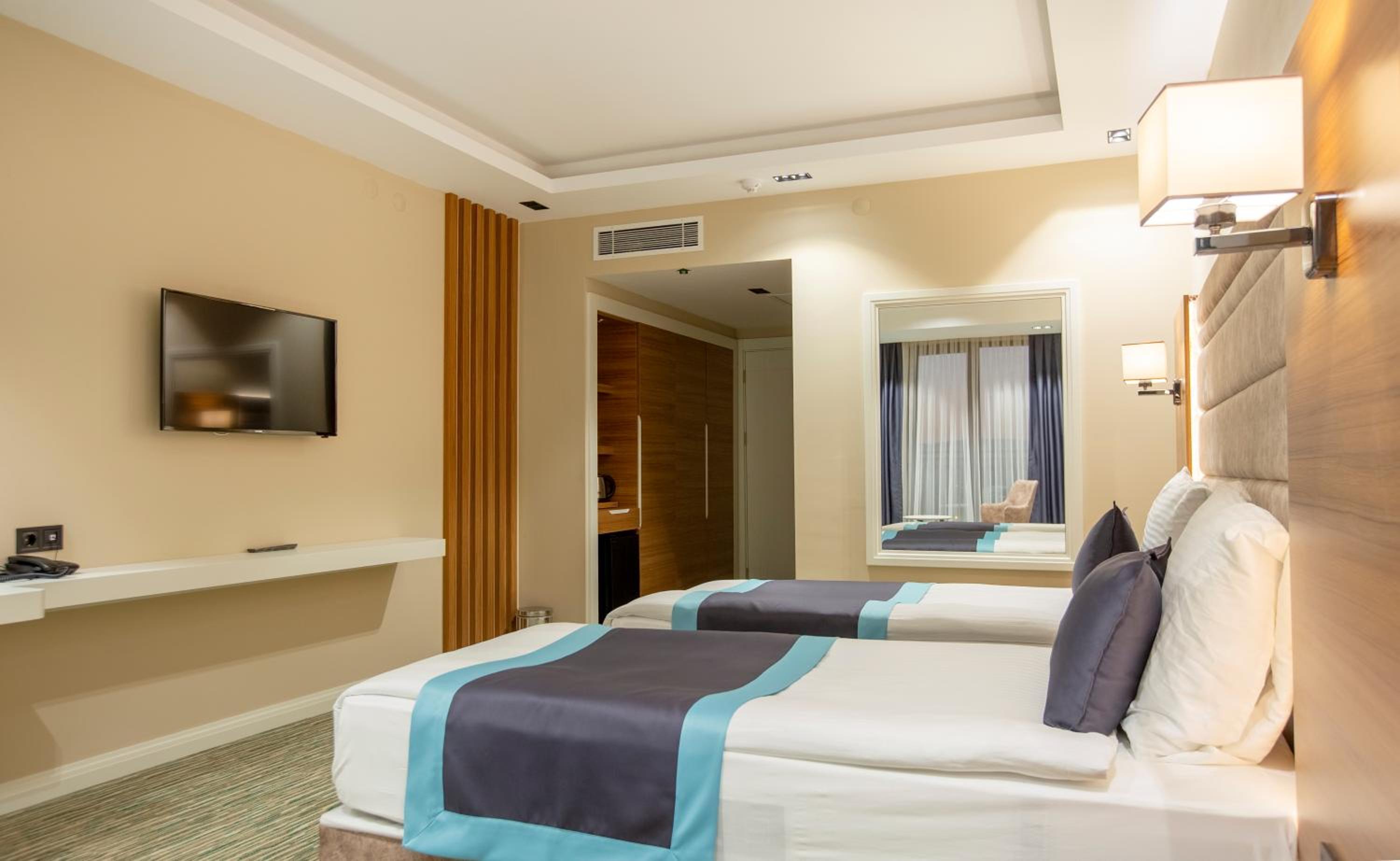 Standard Double Room - Photo 27