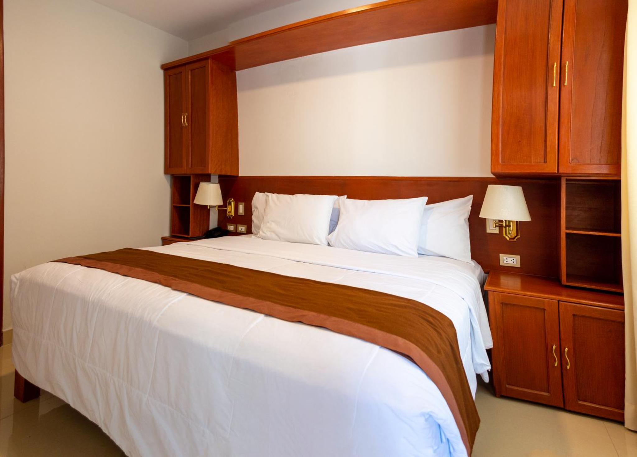 Queen Room photo 1