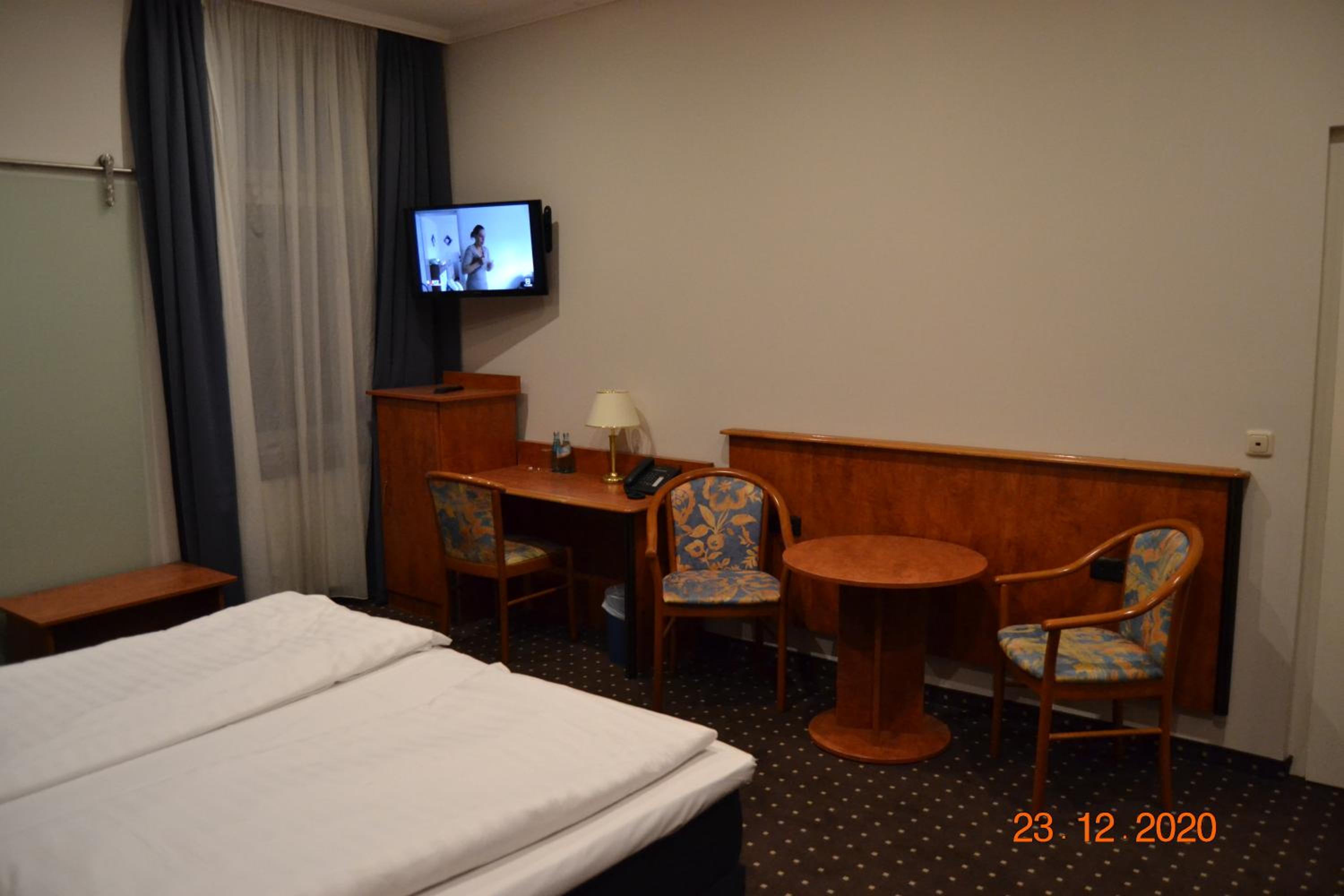 Business Double Room - Photo 13