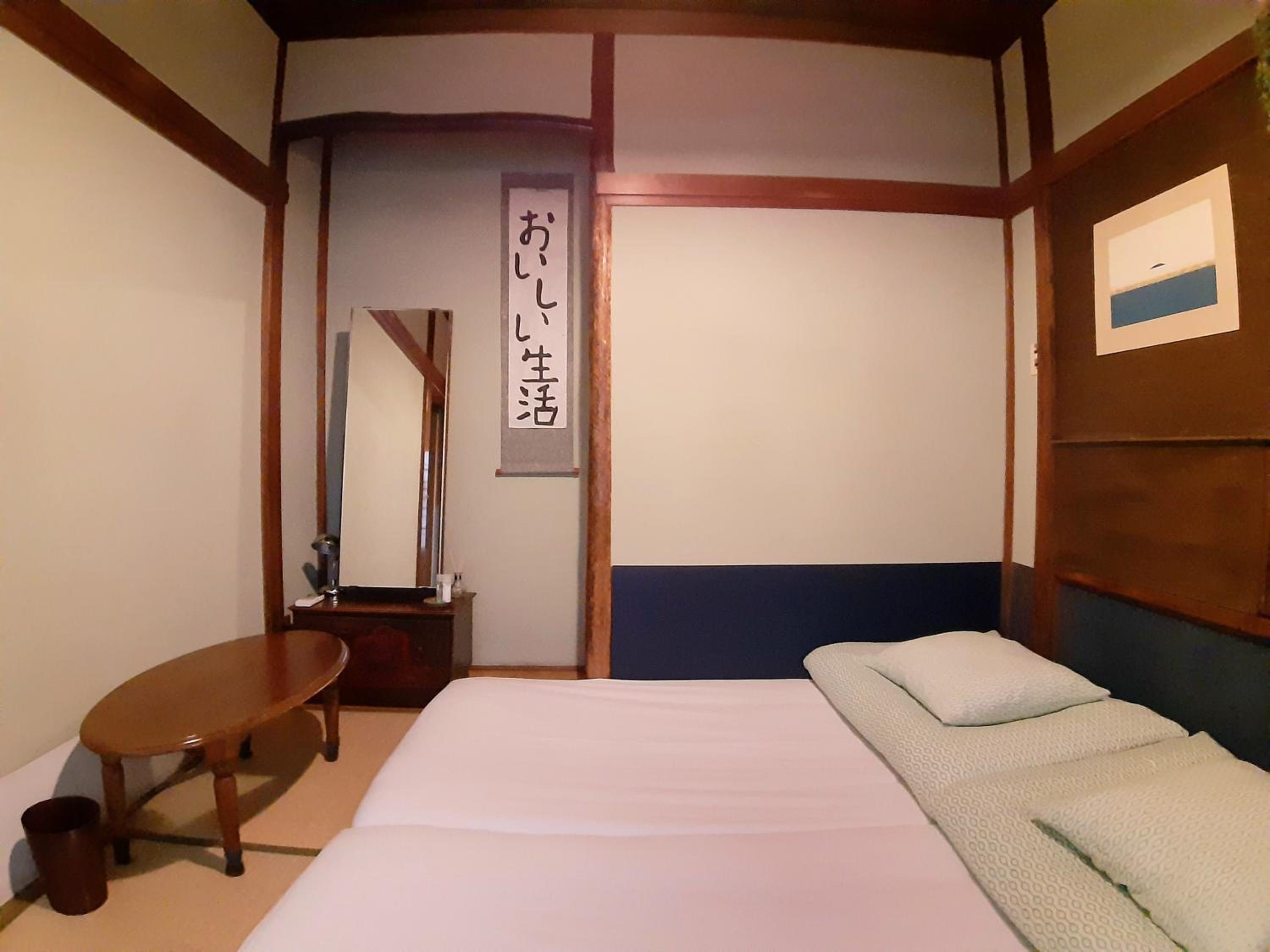 Japanese-Style Twin Room with Shared Bathroom photo 3