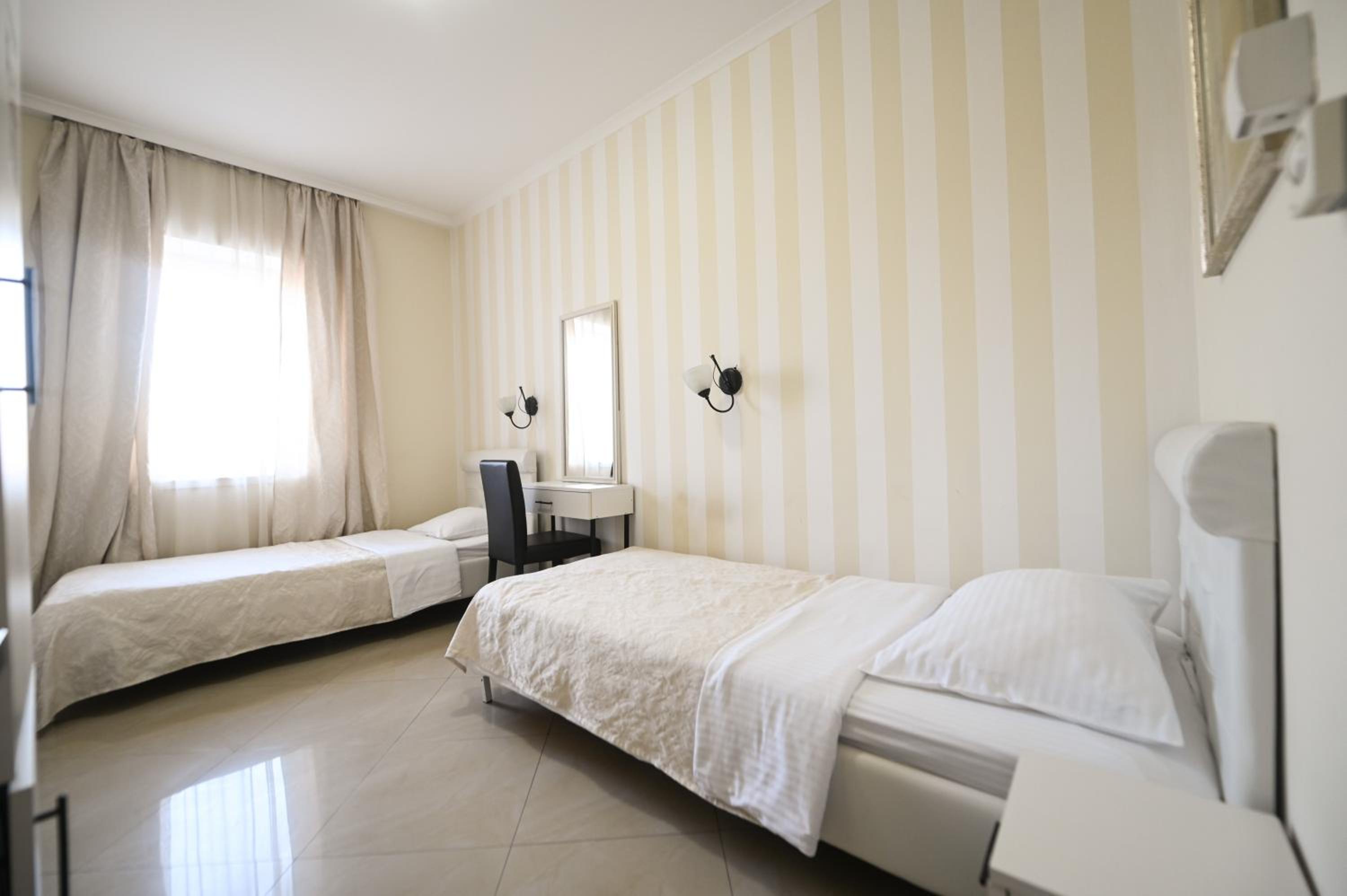 Economy Twin Room - Photo 1