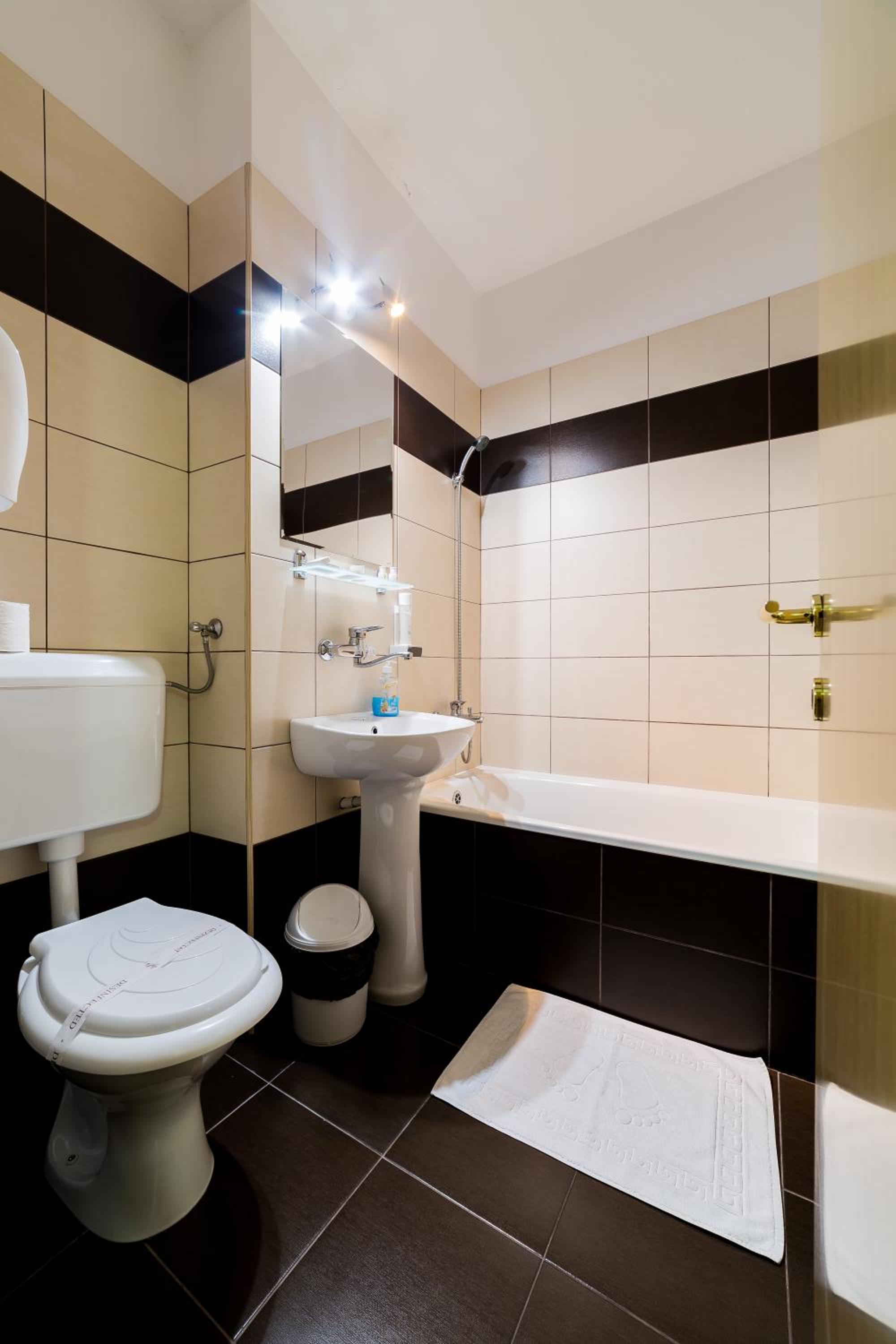 Economy Double or Twin Room photo 2