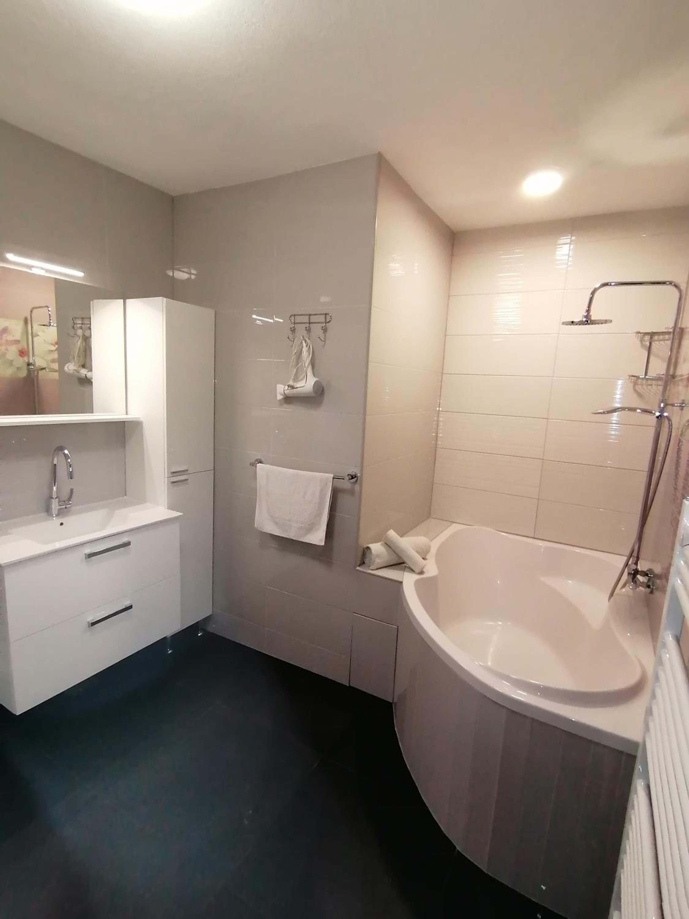 Two-Bedroom Apartment - Photo 8