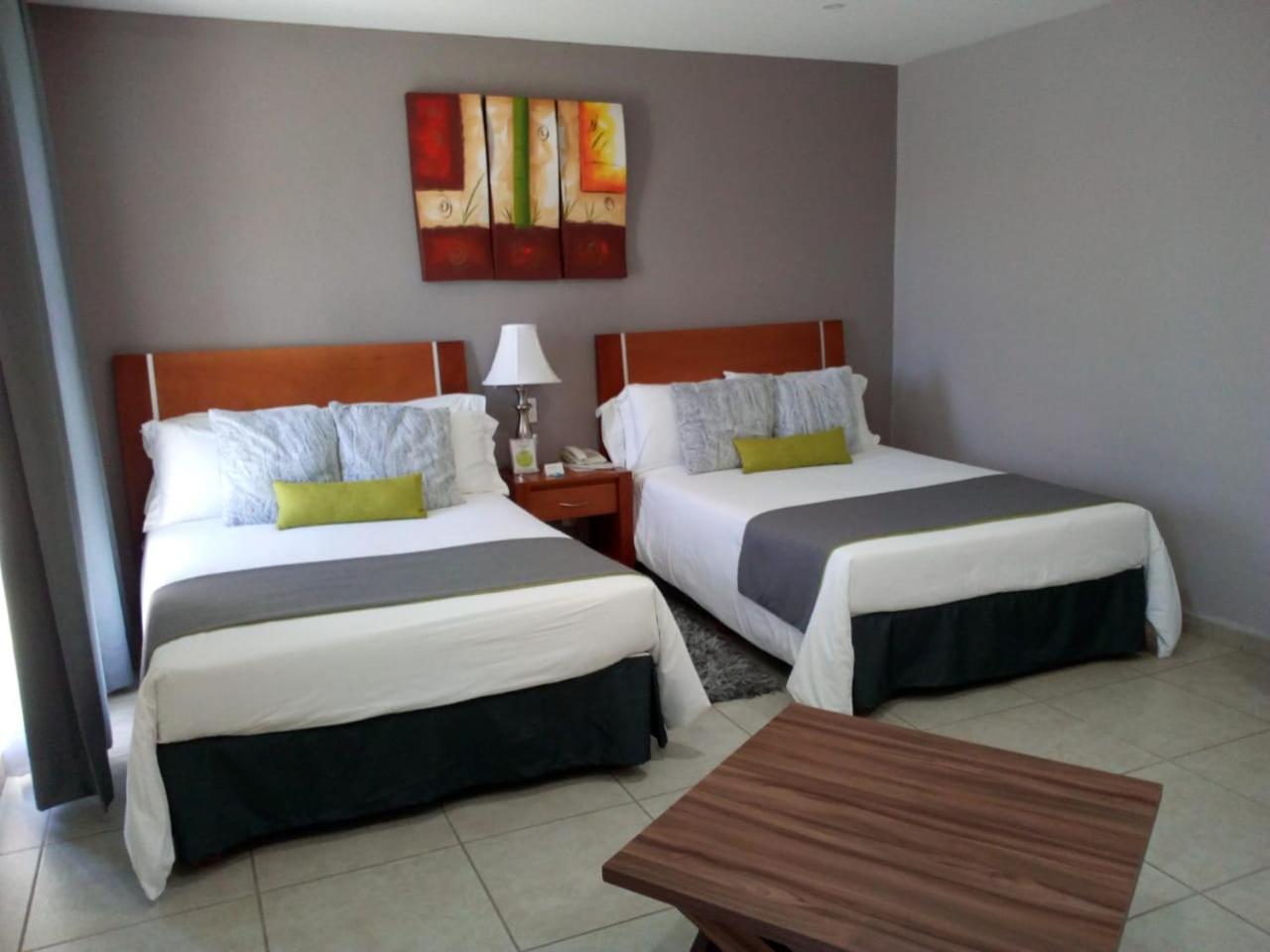 Superior Double Room with Two Double Beds - Photo 4