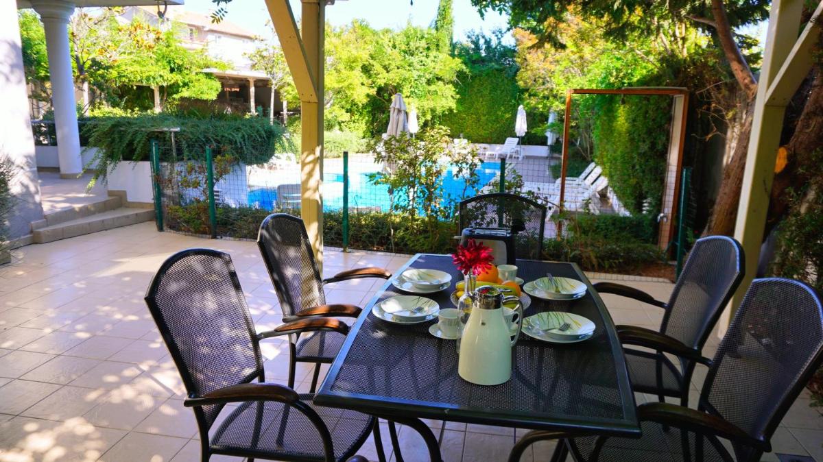 Apartment with Terrace photo 2