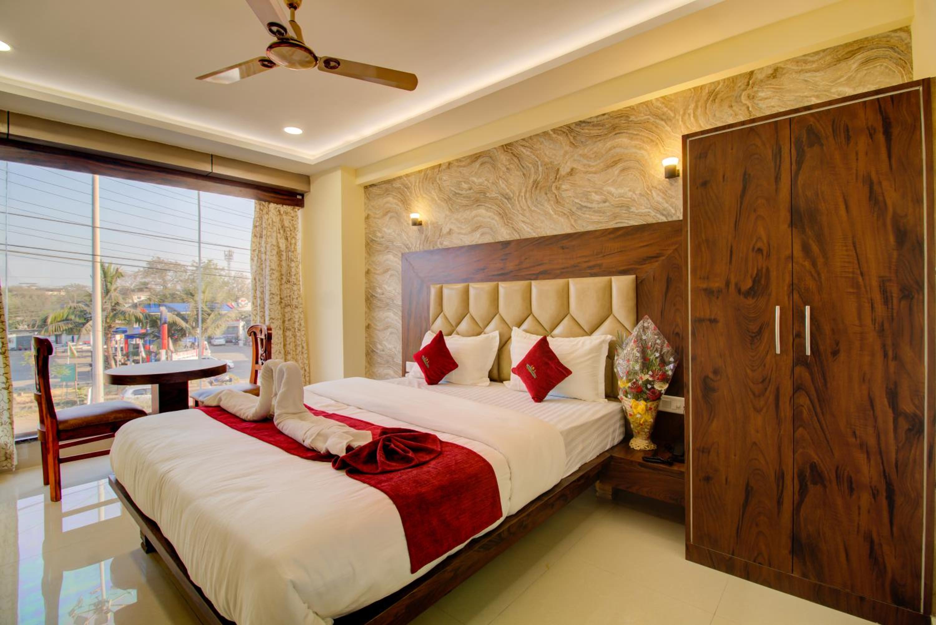 Deluxe Room - Photo 3