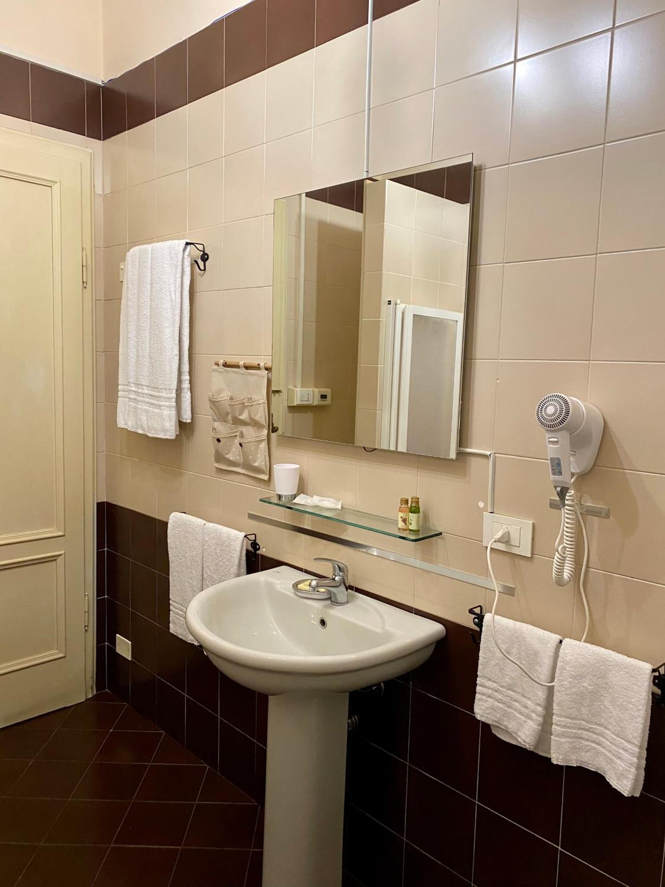 Standard Double Room photo 2