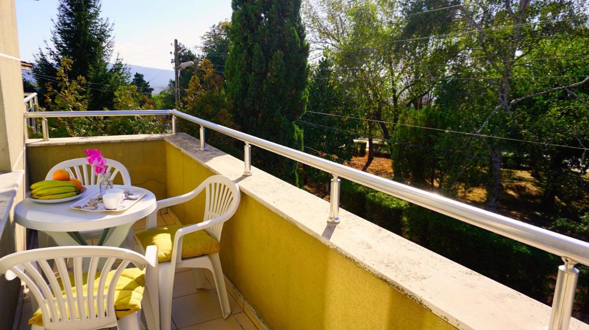 Apartment with Balcony photo 1