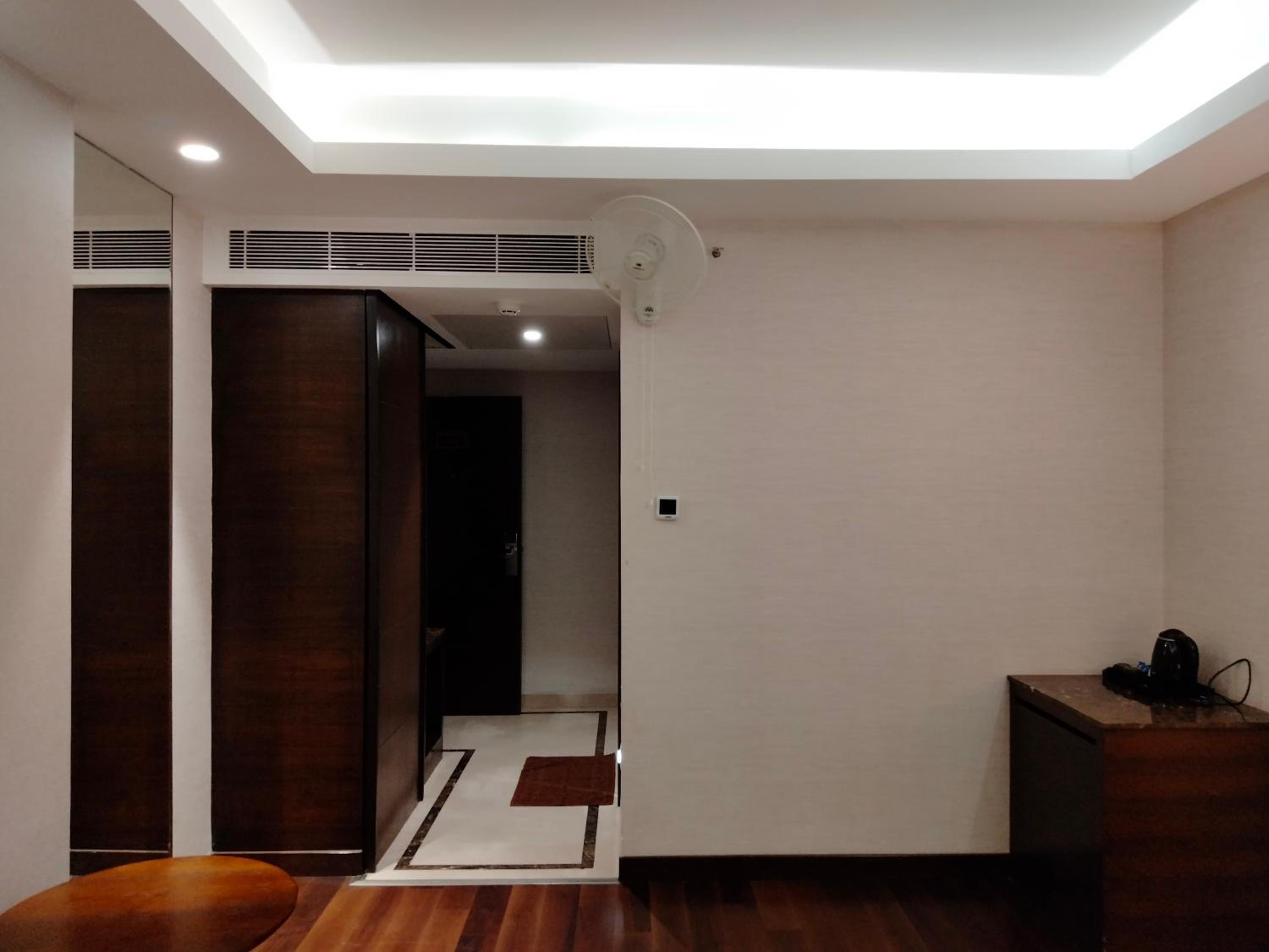 Executive Room - Photo 9