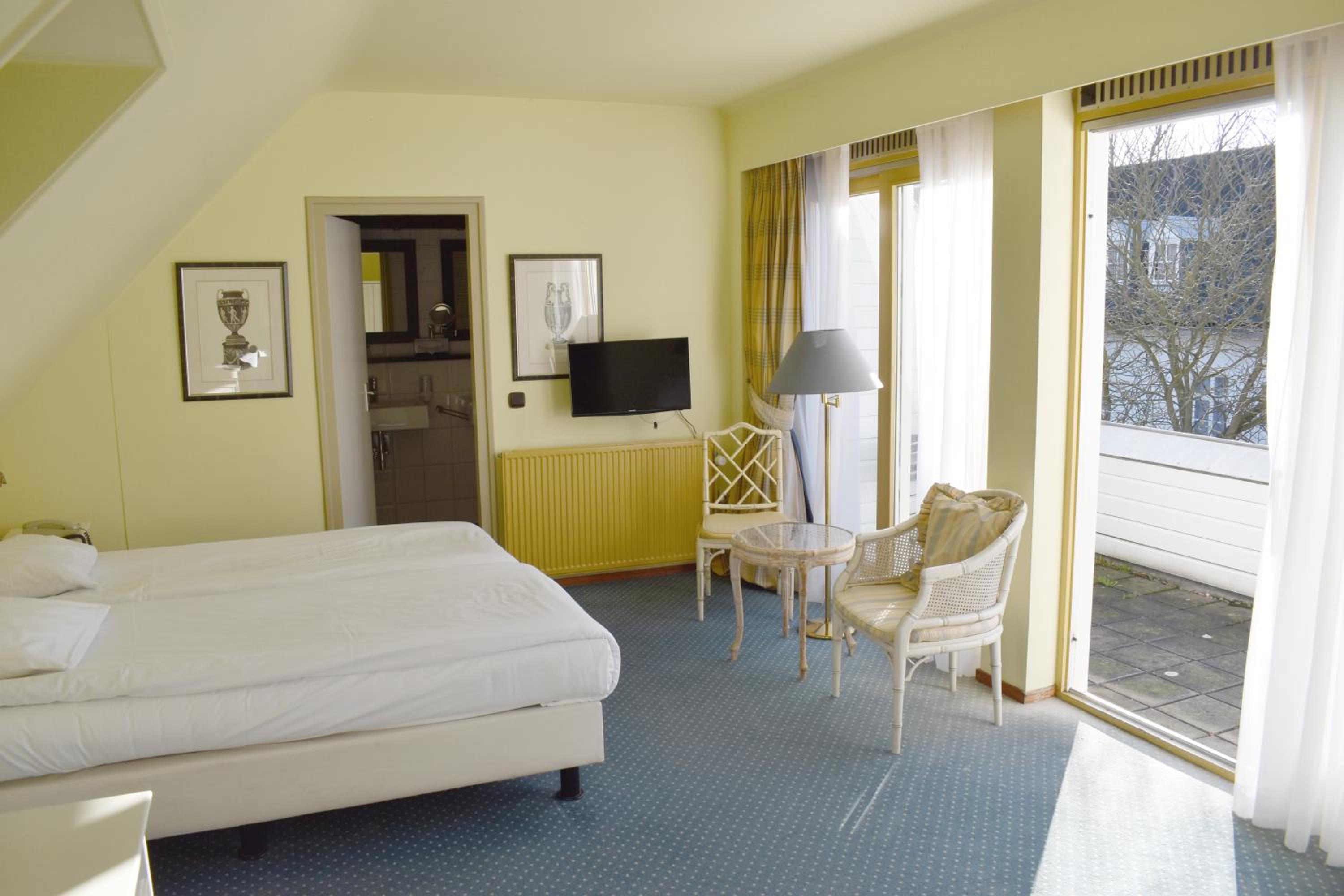 Standard Double Room with Balcony photo 3