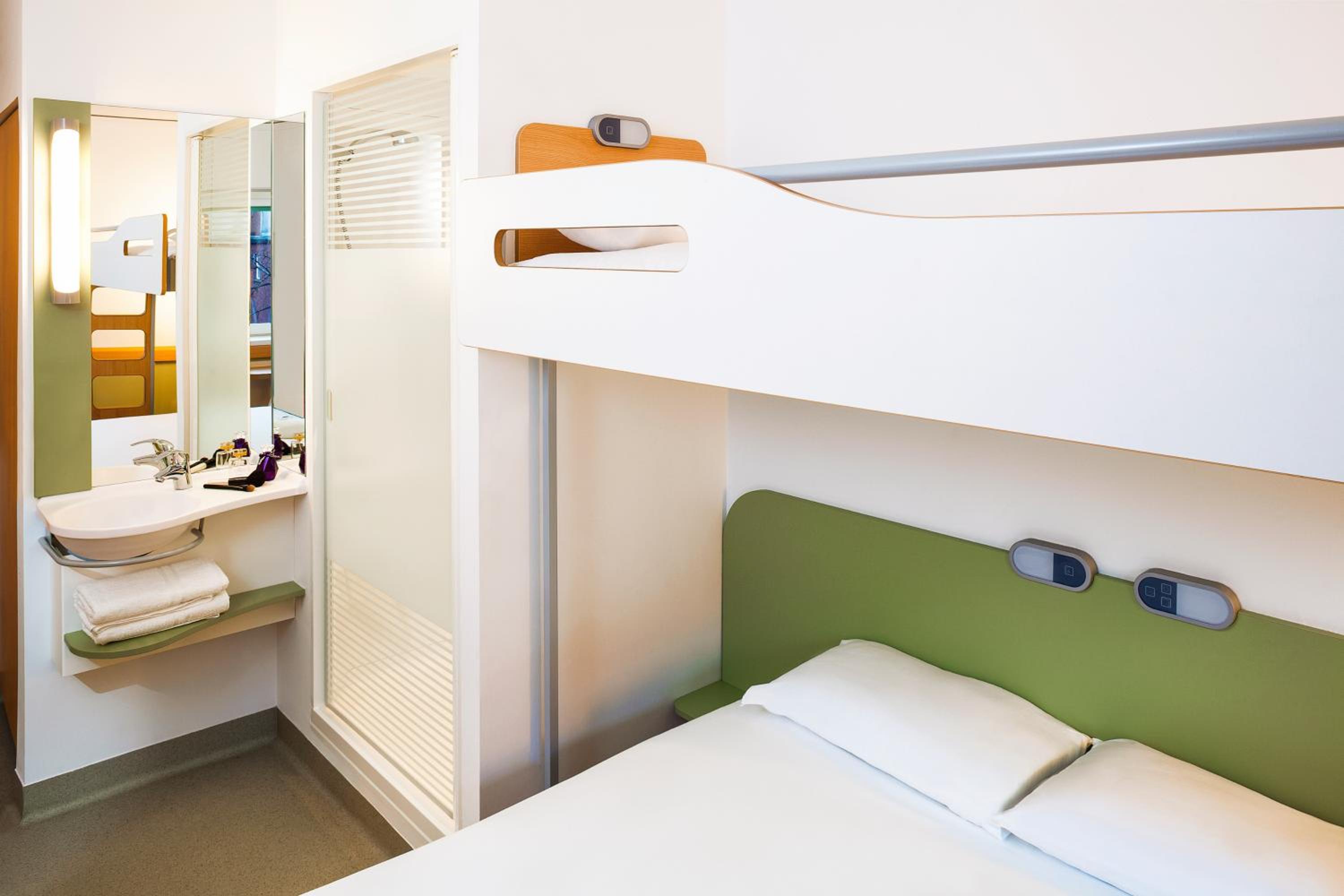 Standard Triple Room - Photo 10