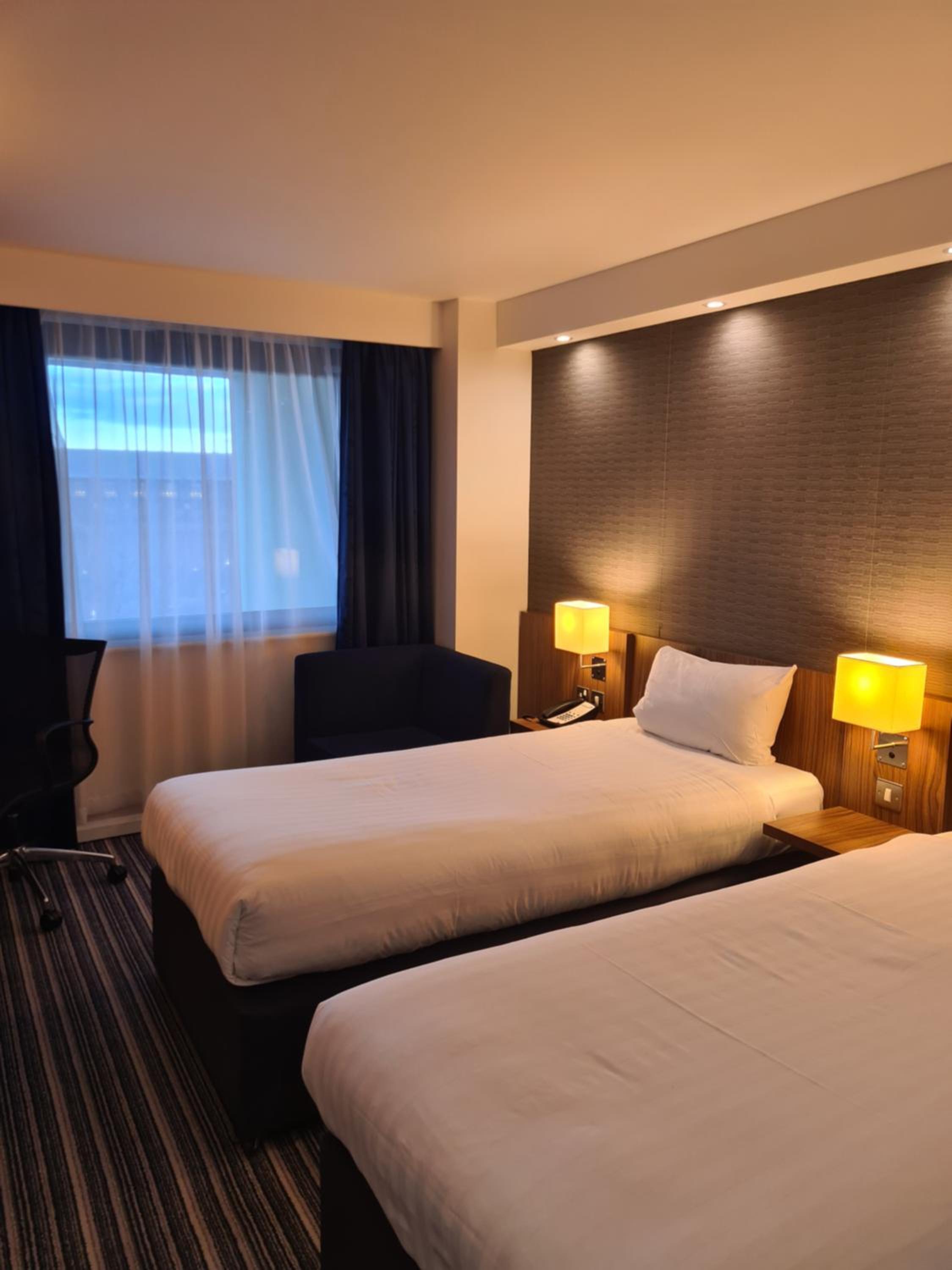 Standard Twin Room with Free Hot Breakfast