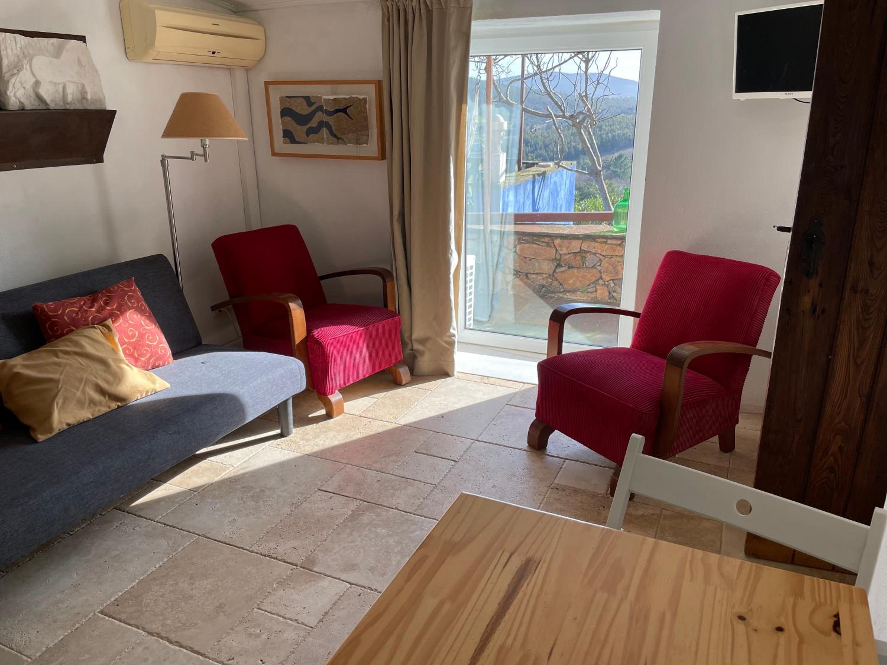 One-Bedroom Apartment - Photo 6