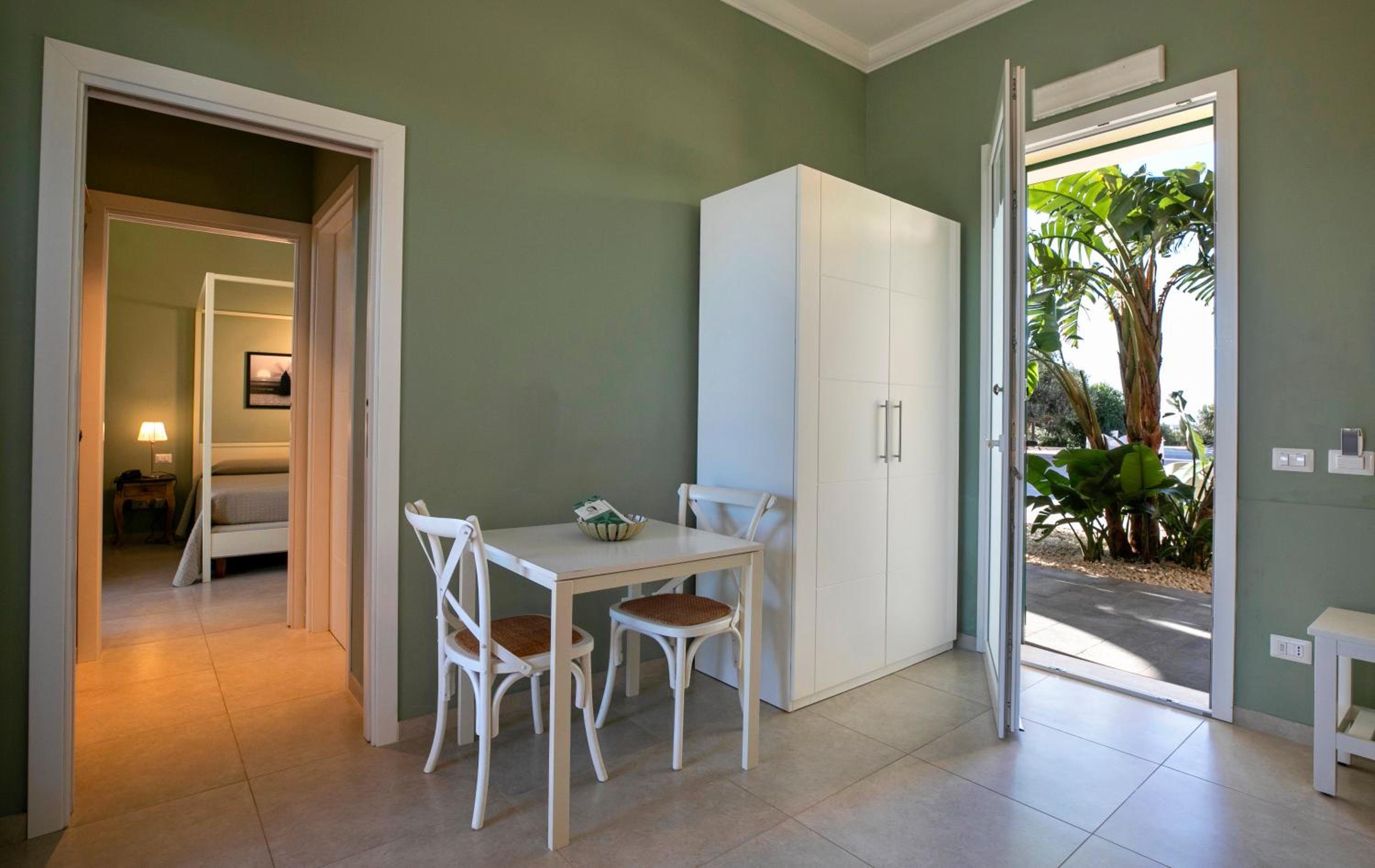 Superior One-Bedroom Apartment with Patio photo 2
