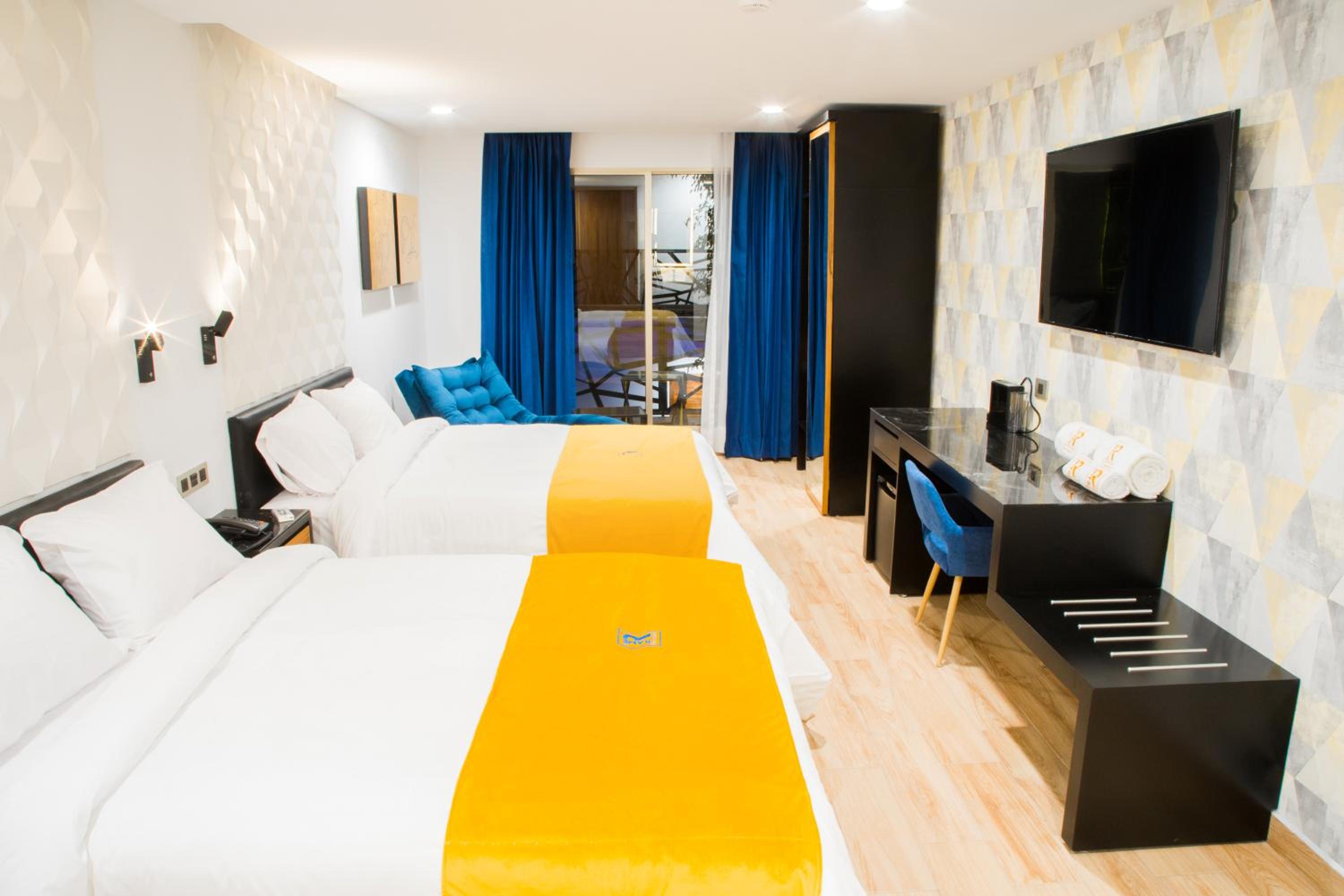 Deluxe Queen Suite - Photo 6