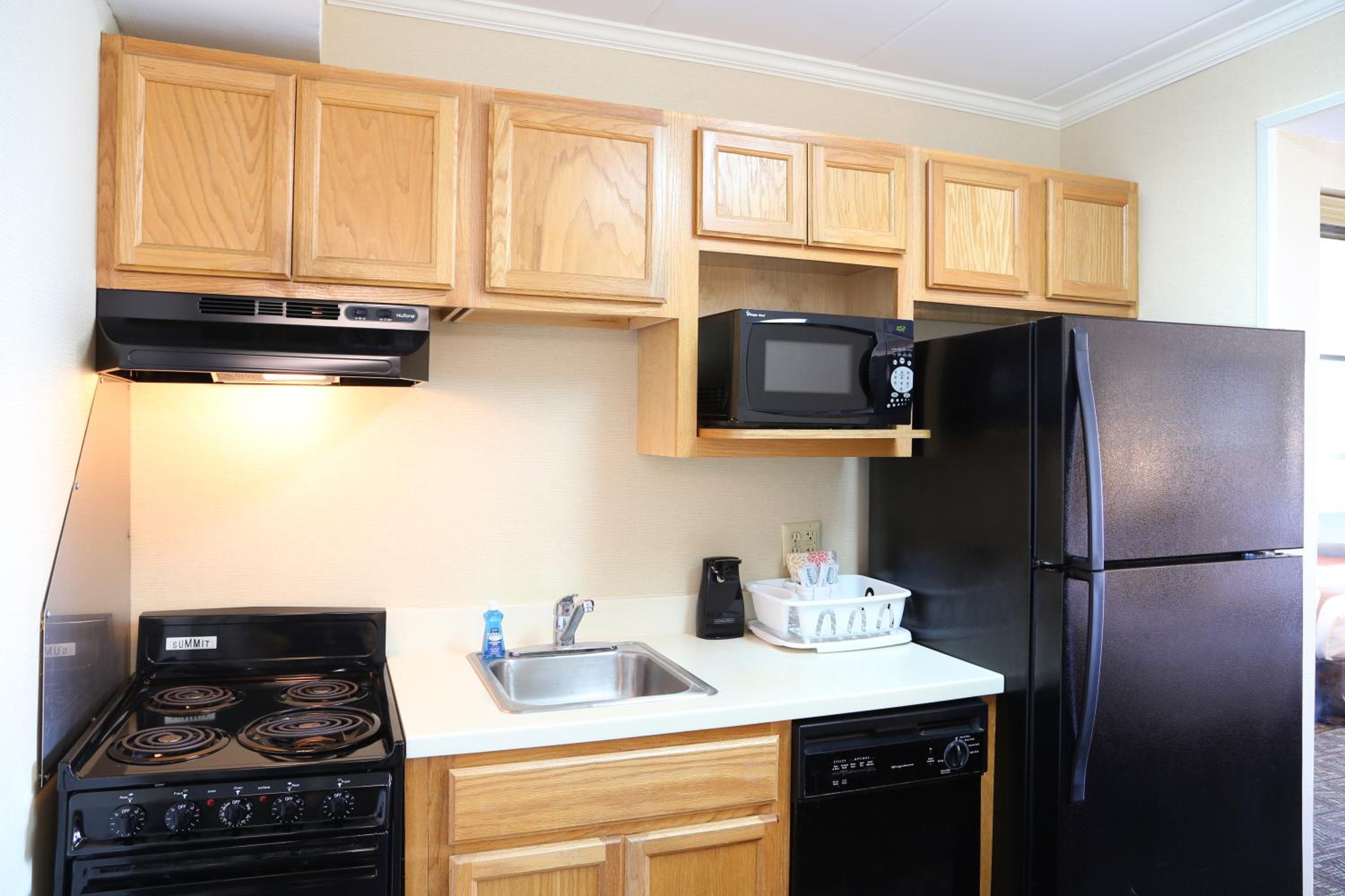Efficiency, Oceanfront, 2 Queen Beds & Sofa Bed, Interior Entrance, Non Smoking photo 3