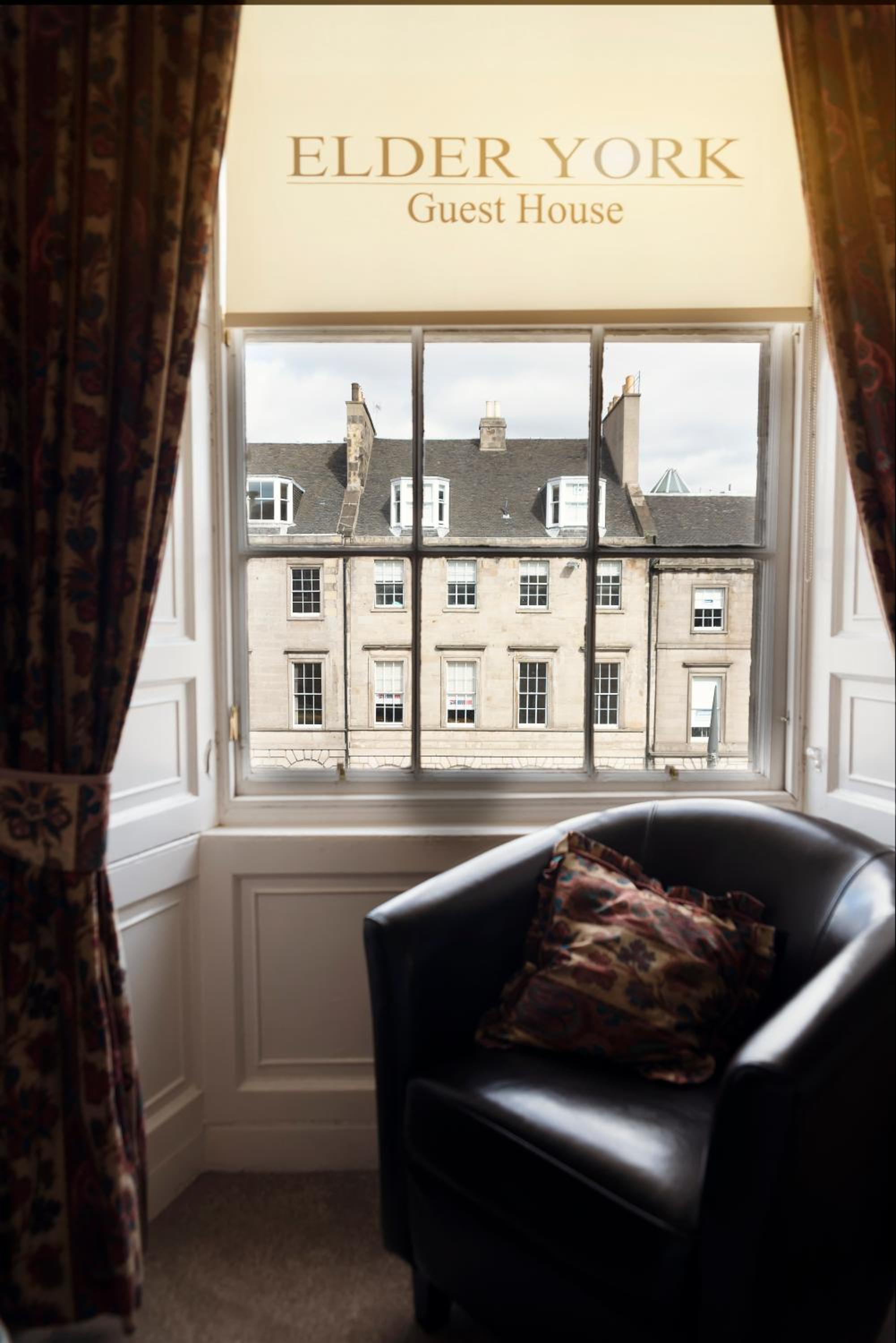 Double Room - Photo 9