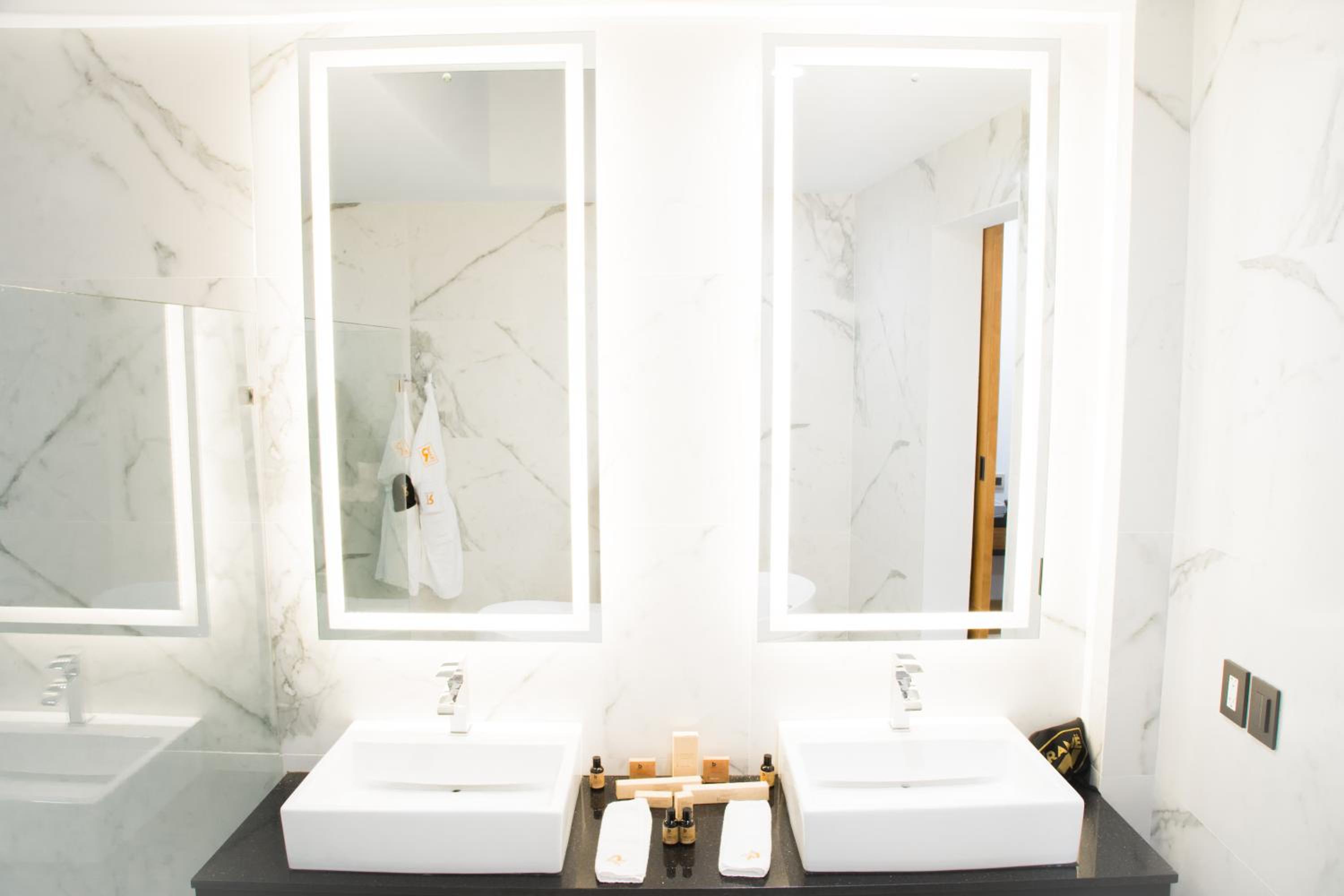 Suite with Private Pool - Photo 2