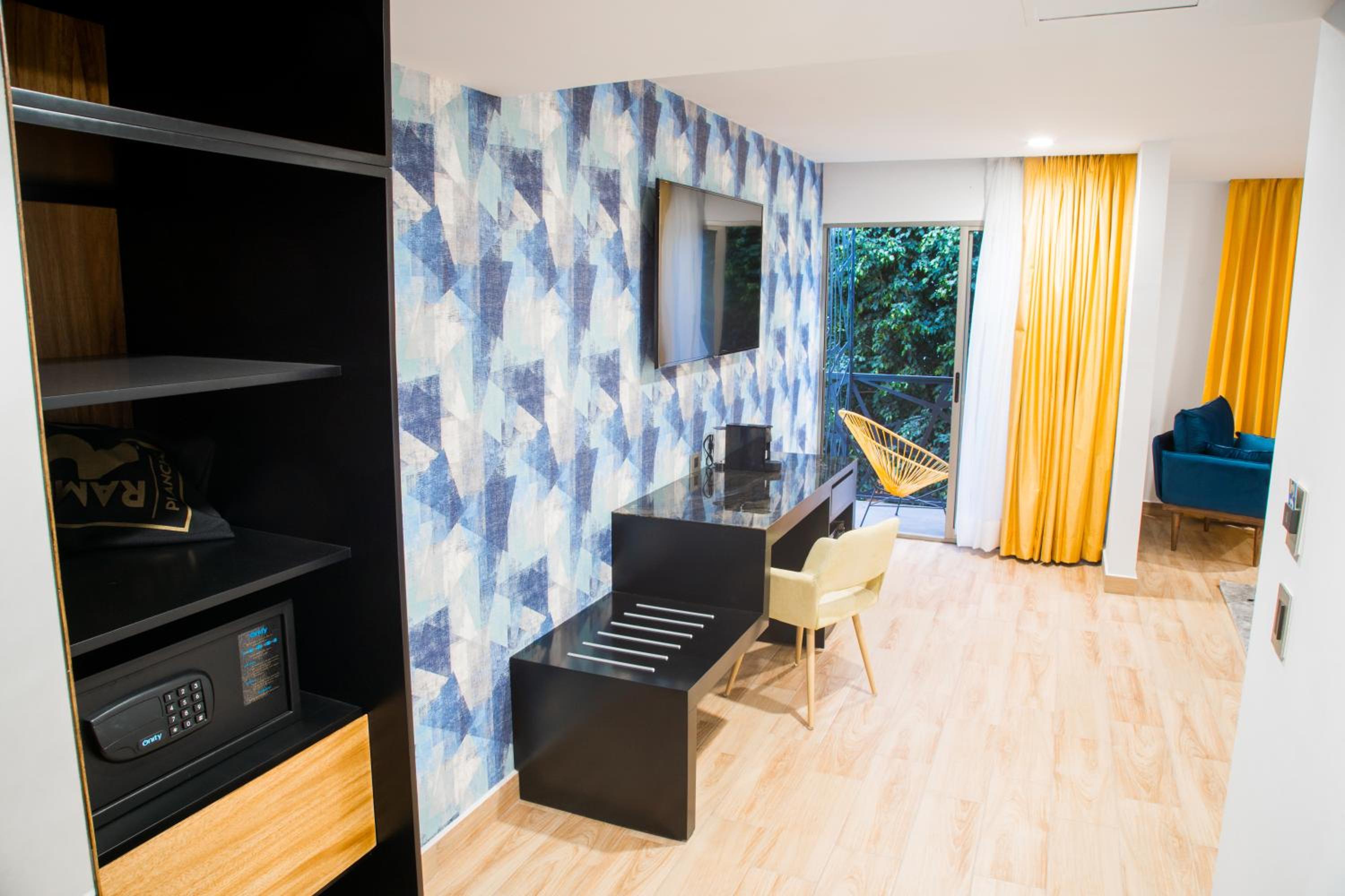 Deluxe Suite