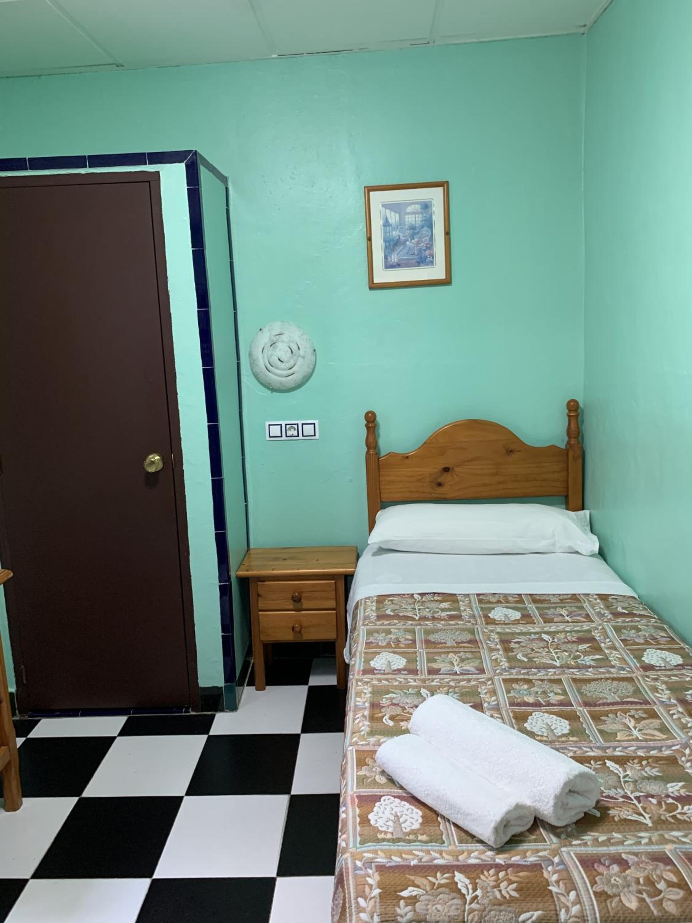 Habitación individual con baño compartido