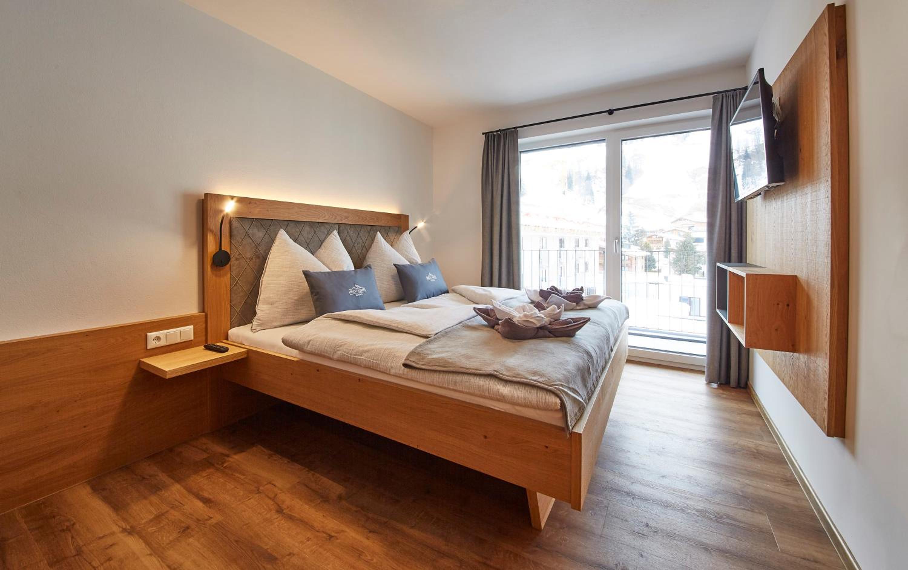 Five-Bedroom Apartment with Balcony and Sauna