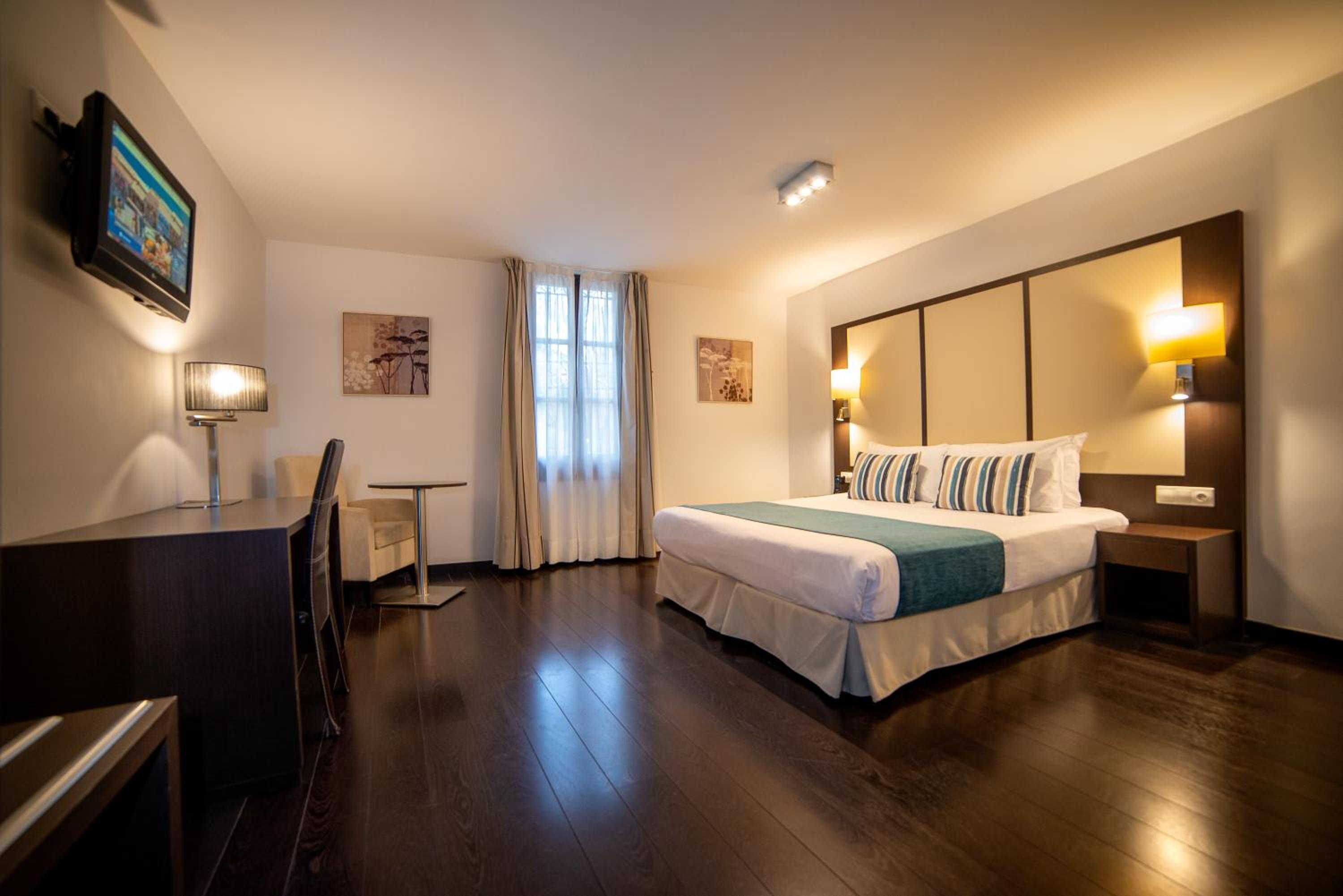 Deluxe Double or Twin Room with Garden View