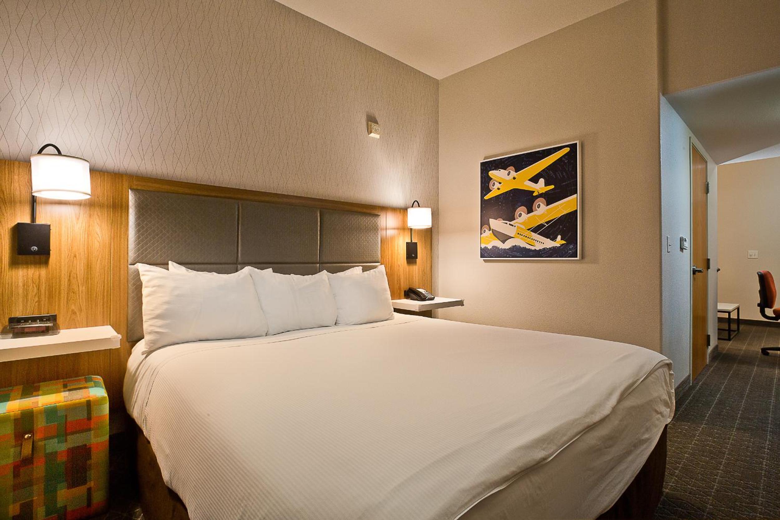 Queen Suite with Two Queen Beds - Non-Smoking - Photo 4