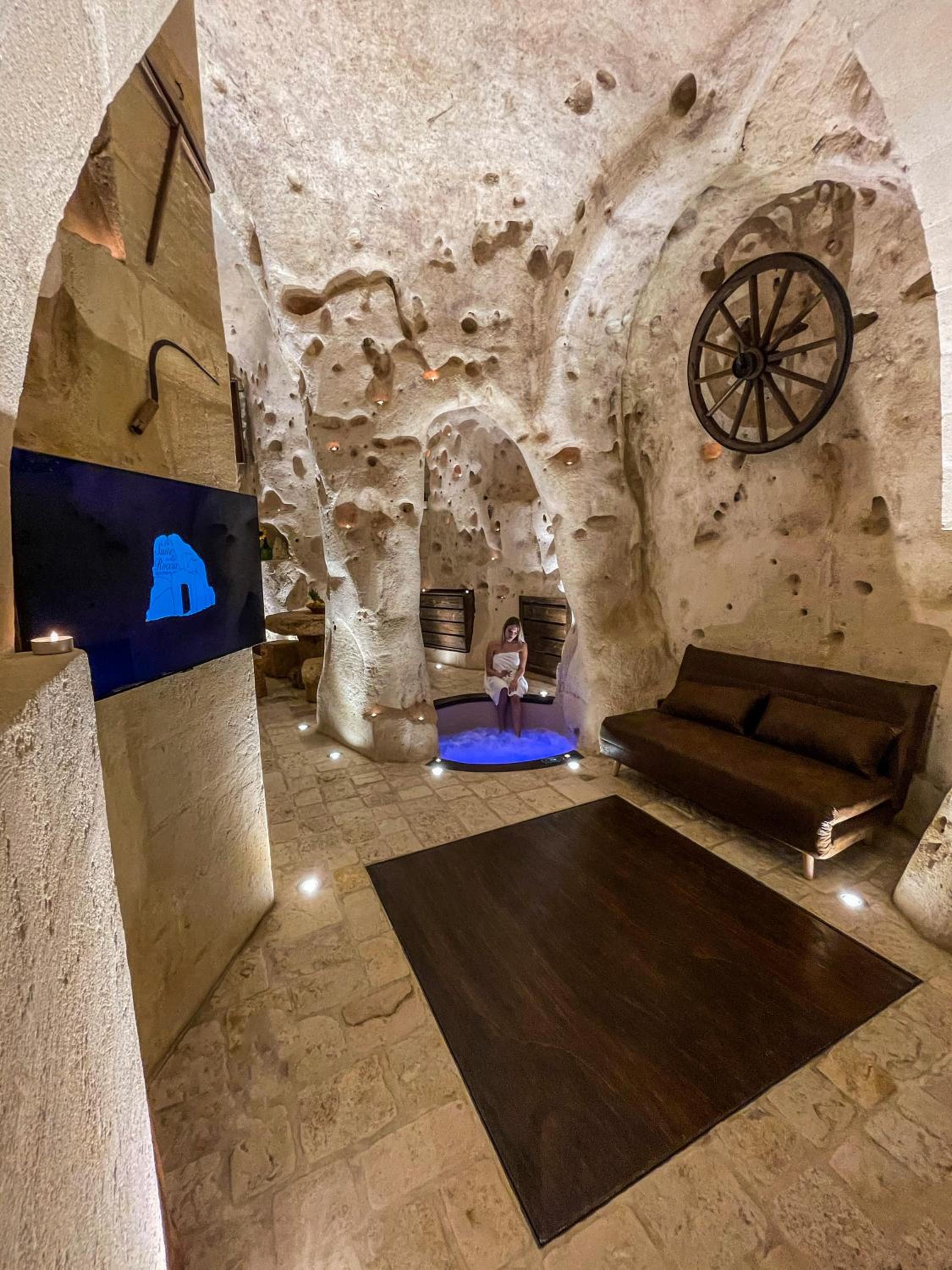 Suite with Private Pool - Photo 8