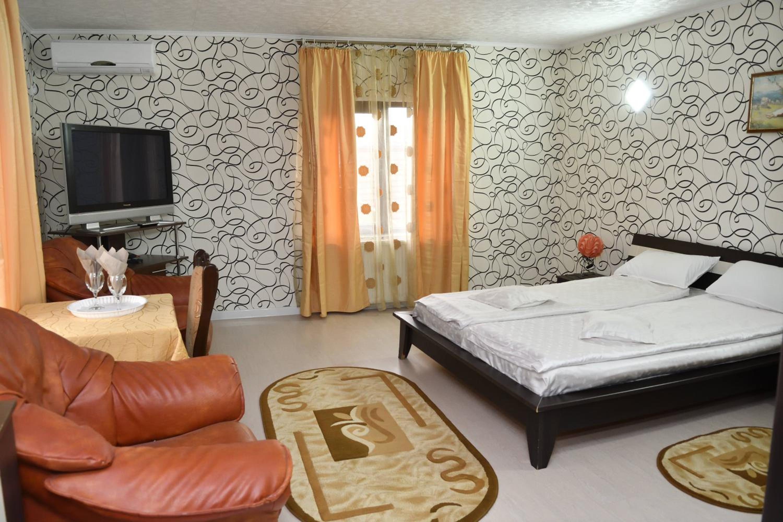 Deluxe Double or Twin Room with Pool Access photo 3