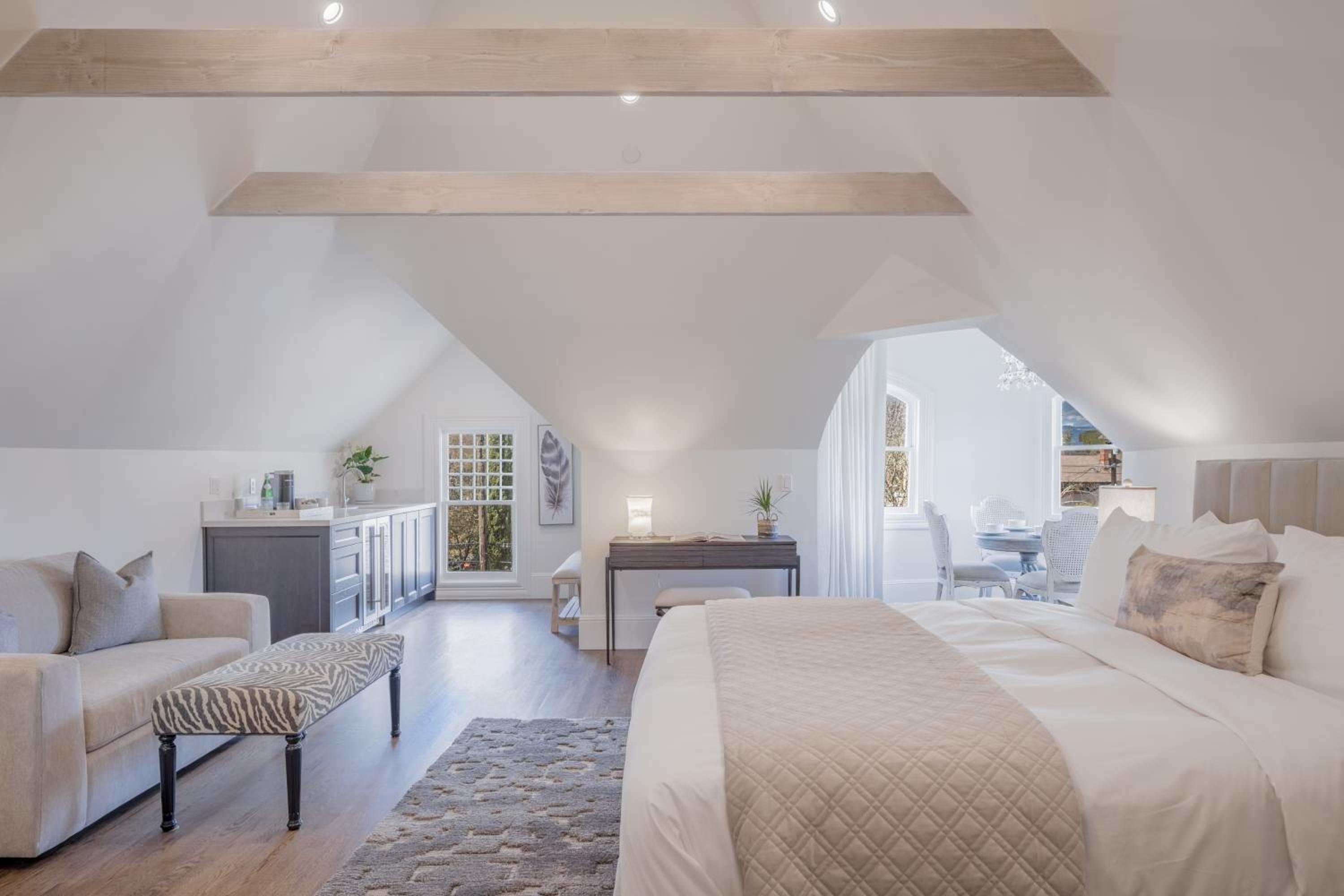 Superior King Suite - Photo 1