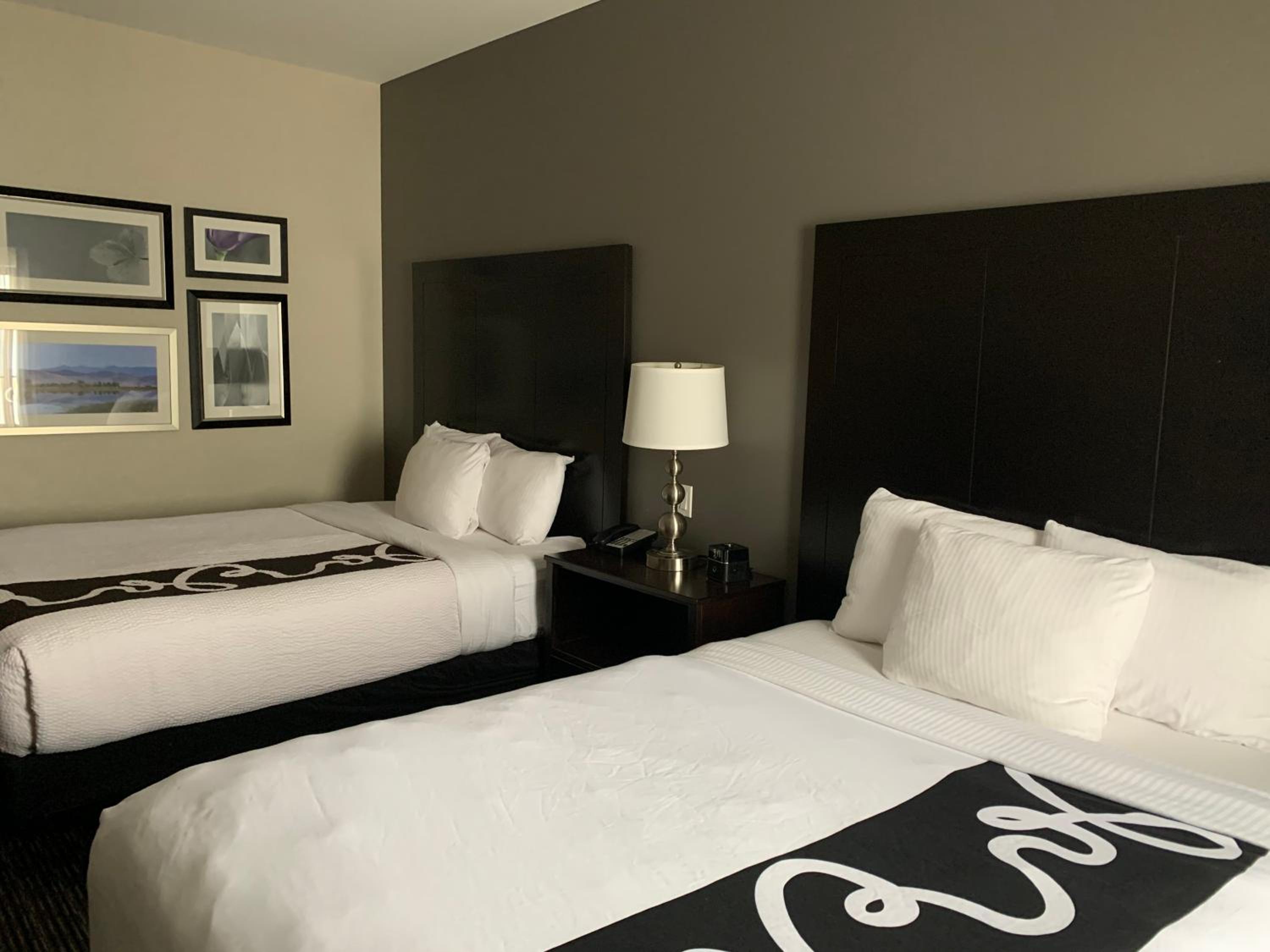 Suite with Two Queen Beds - Non-Smoking photo 2