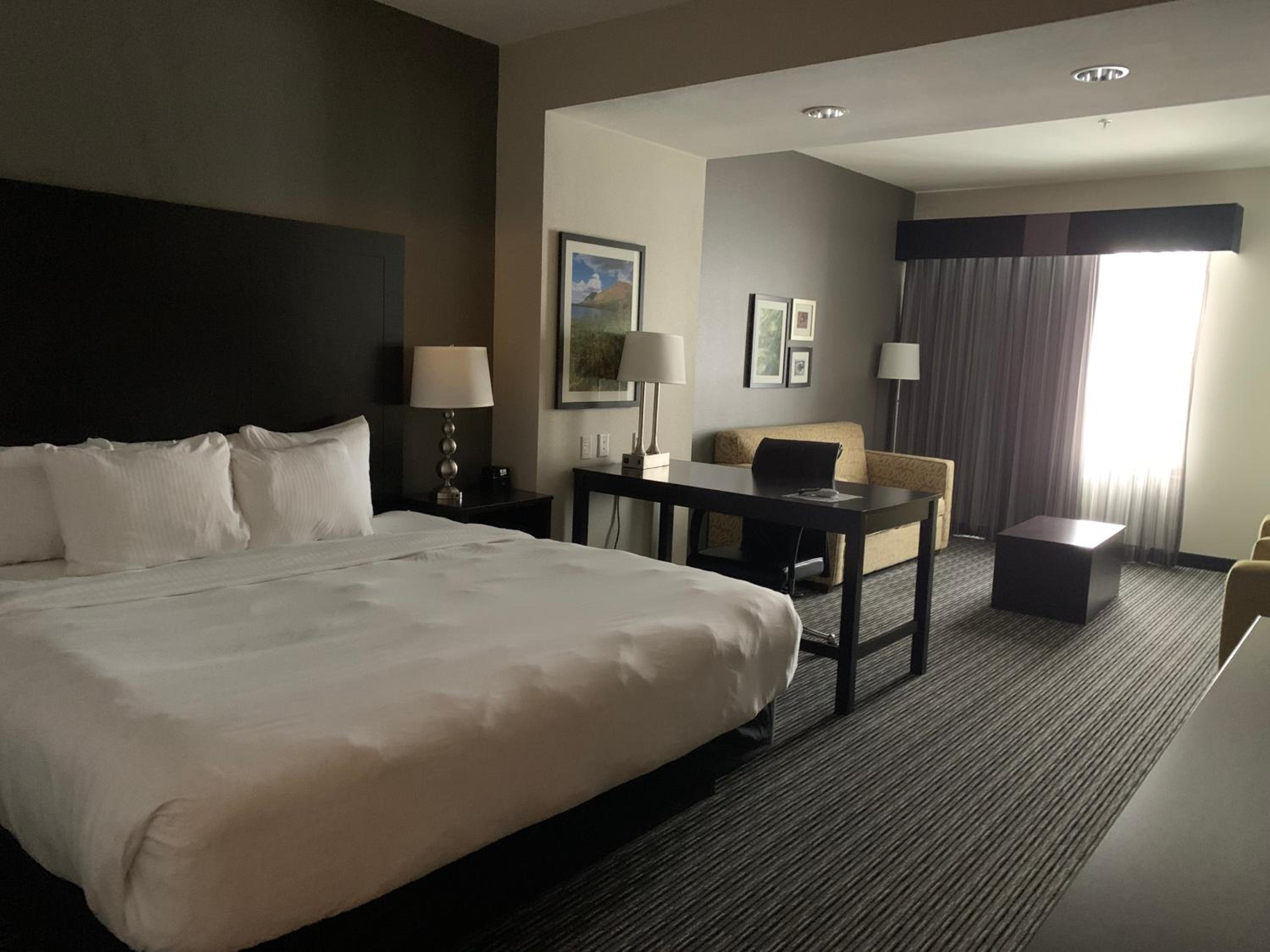 Deluxe King Room - Mobility Access/Non-Smoking photo 2
